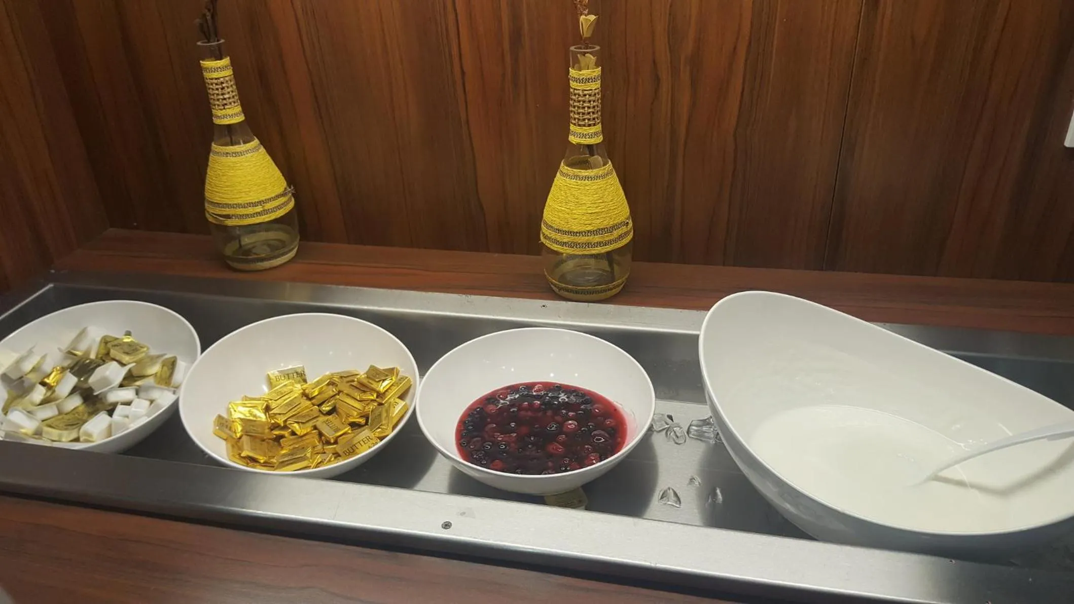 Restaurant/places to eat in Holiday Inn Express London Croydon by IHG