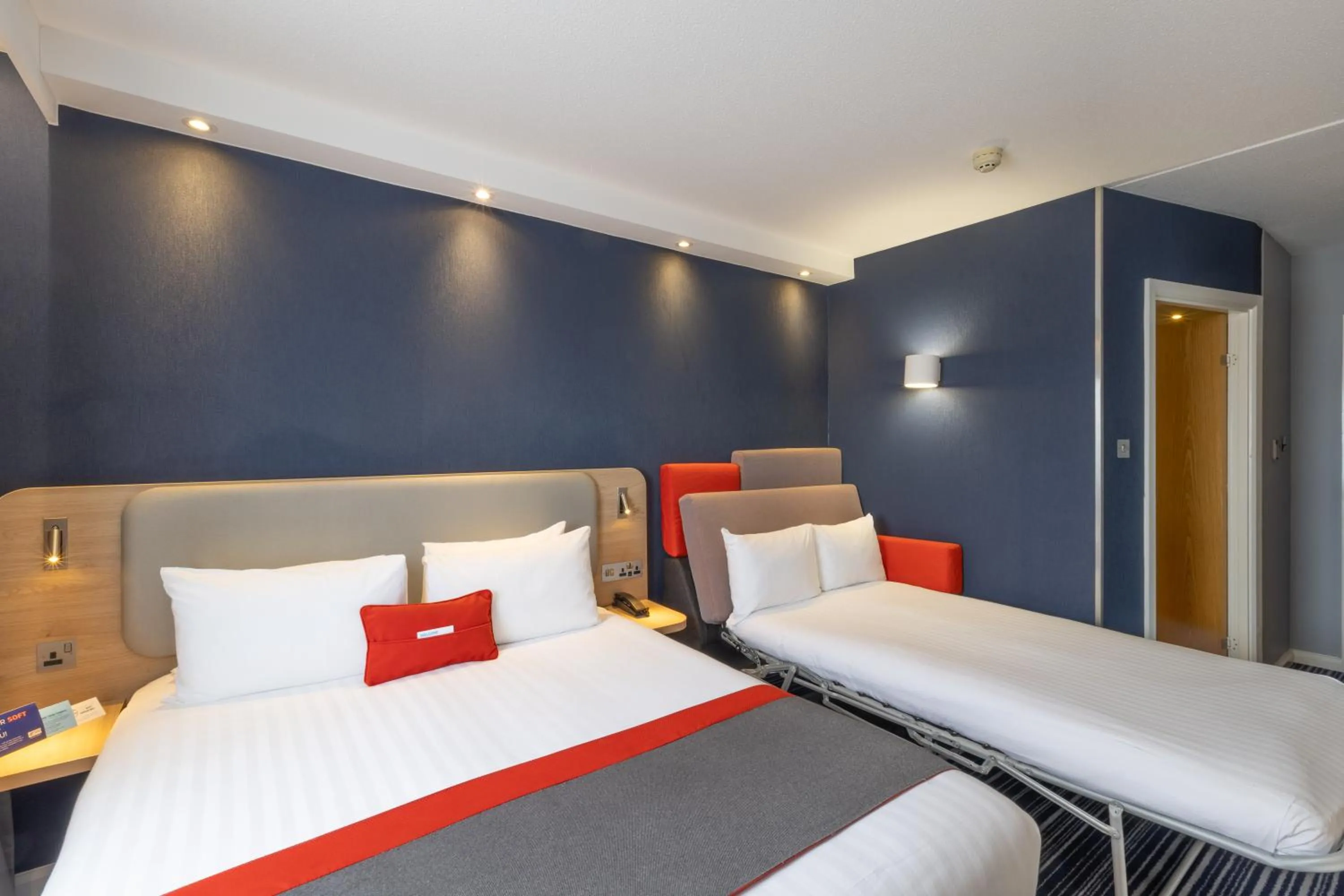 Bedroom, Bed in Holiday Inn Express London Croydon by IHG