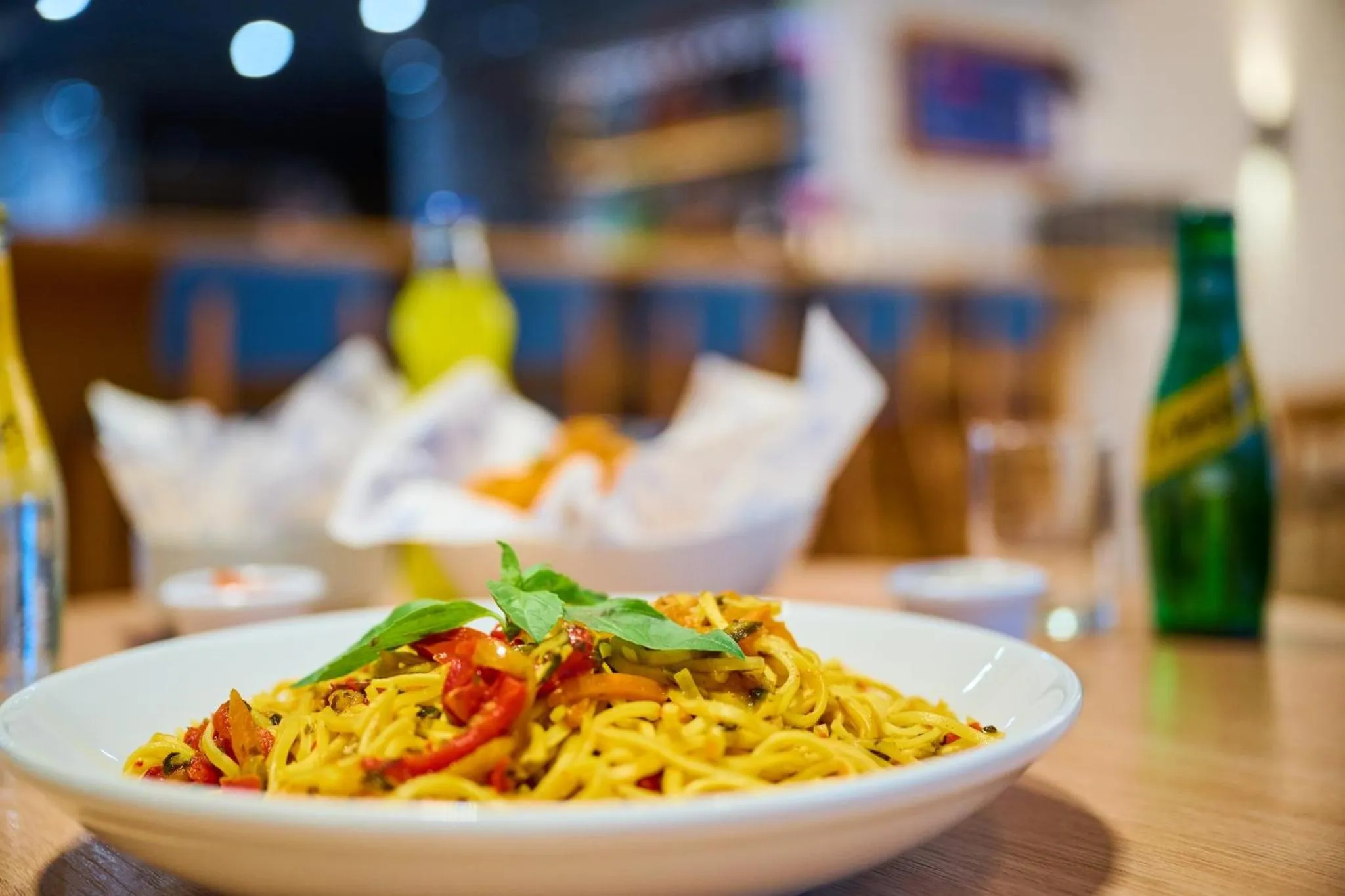 Restaurant/places to eat in Holiday Inn Express London Croydon by IHG