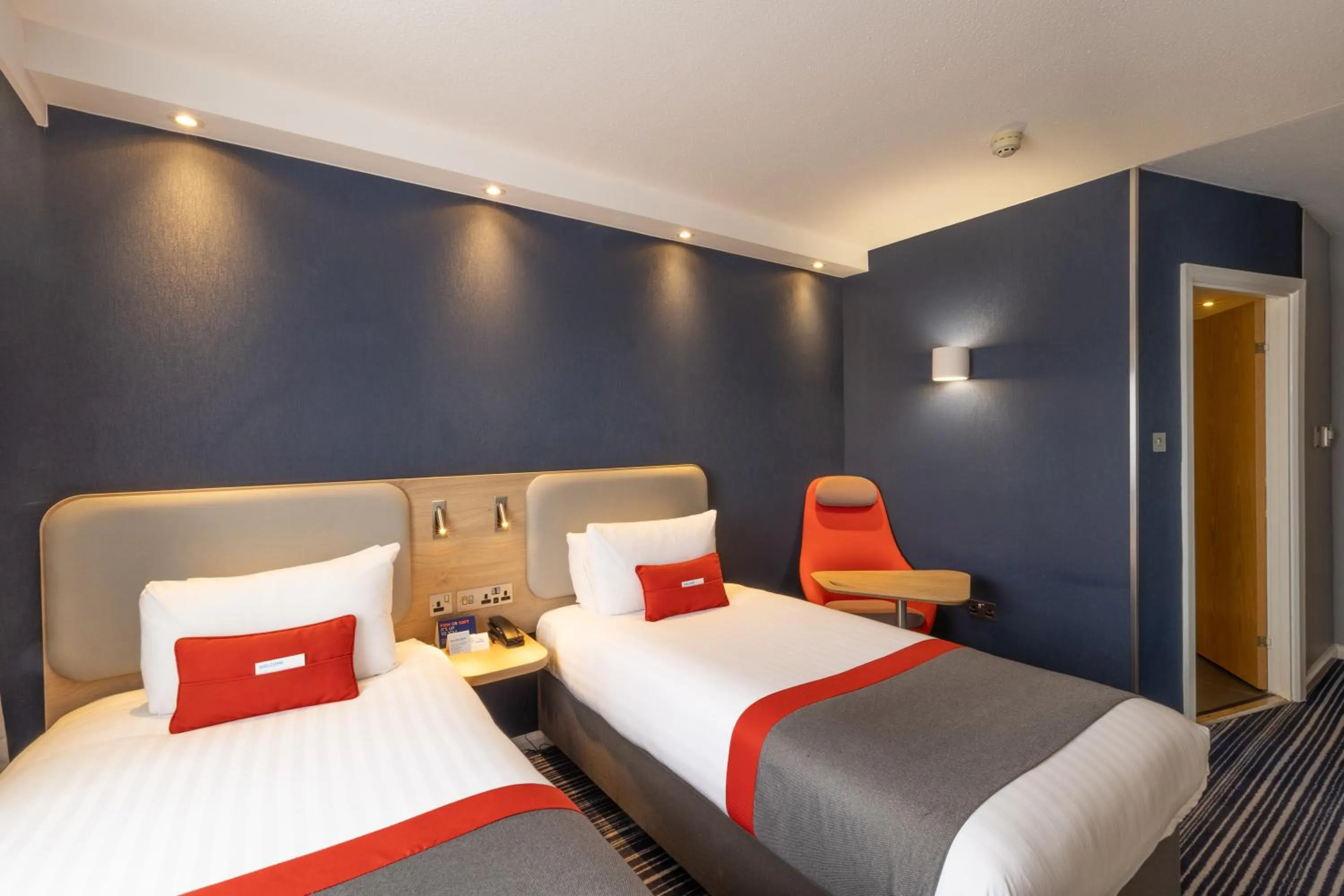 Bedroom, Bed in Holiday Inn Express London Croydon by IHG