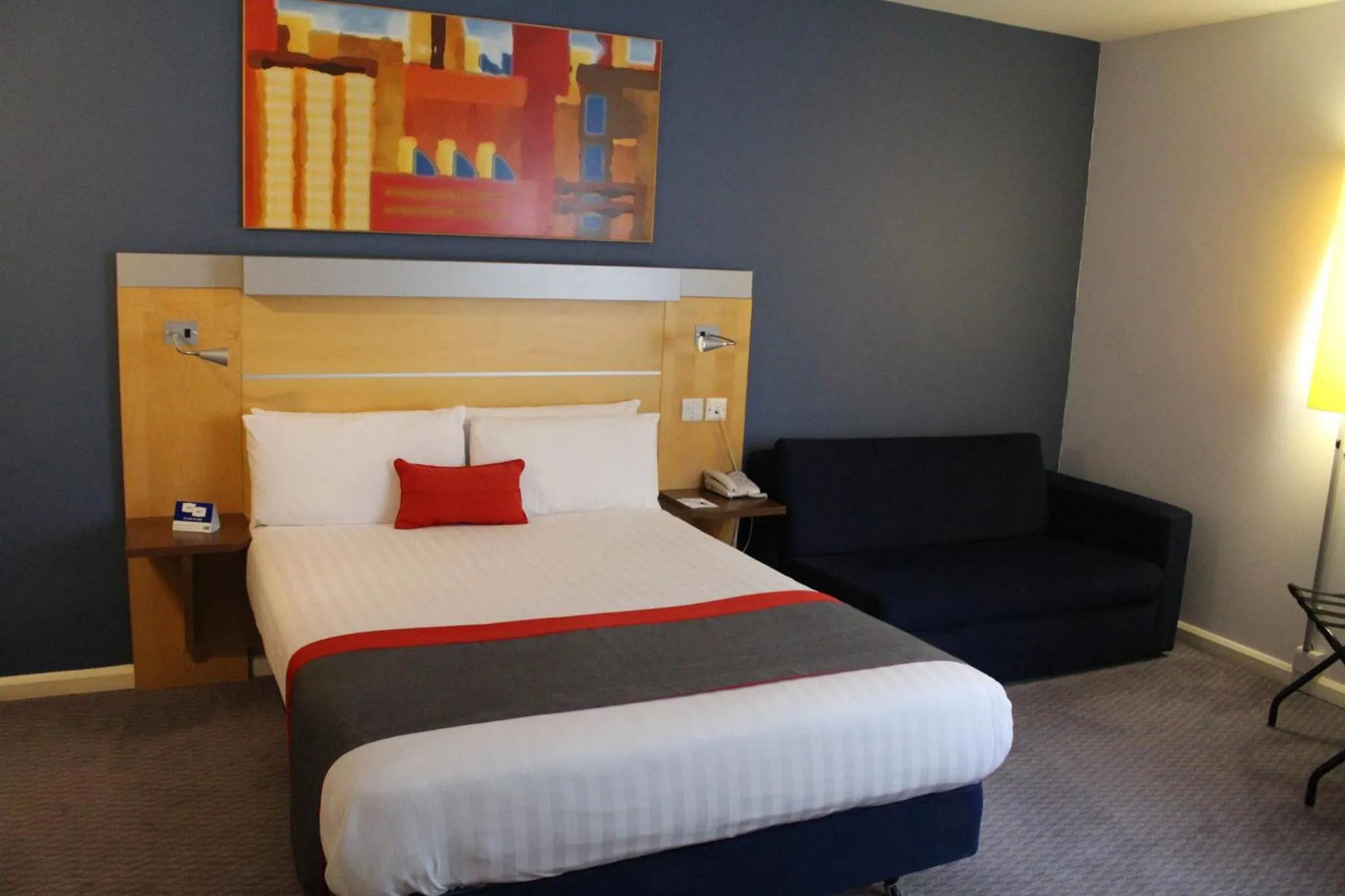 Photo of the whole room, Bed in Holiday Inn Express London Croydon by IHG
