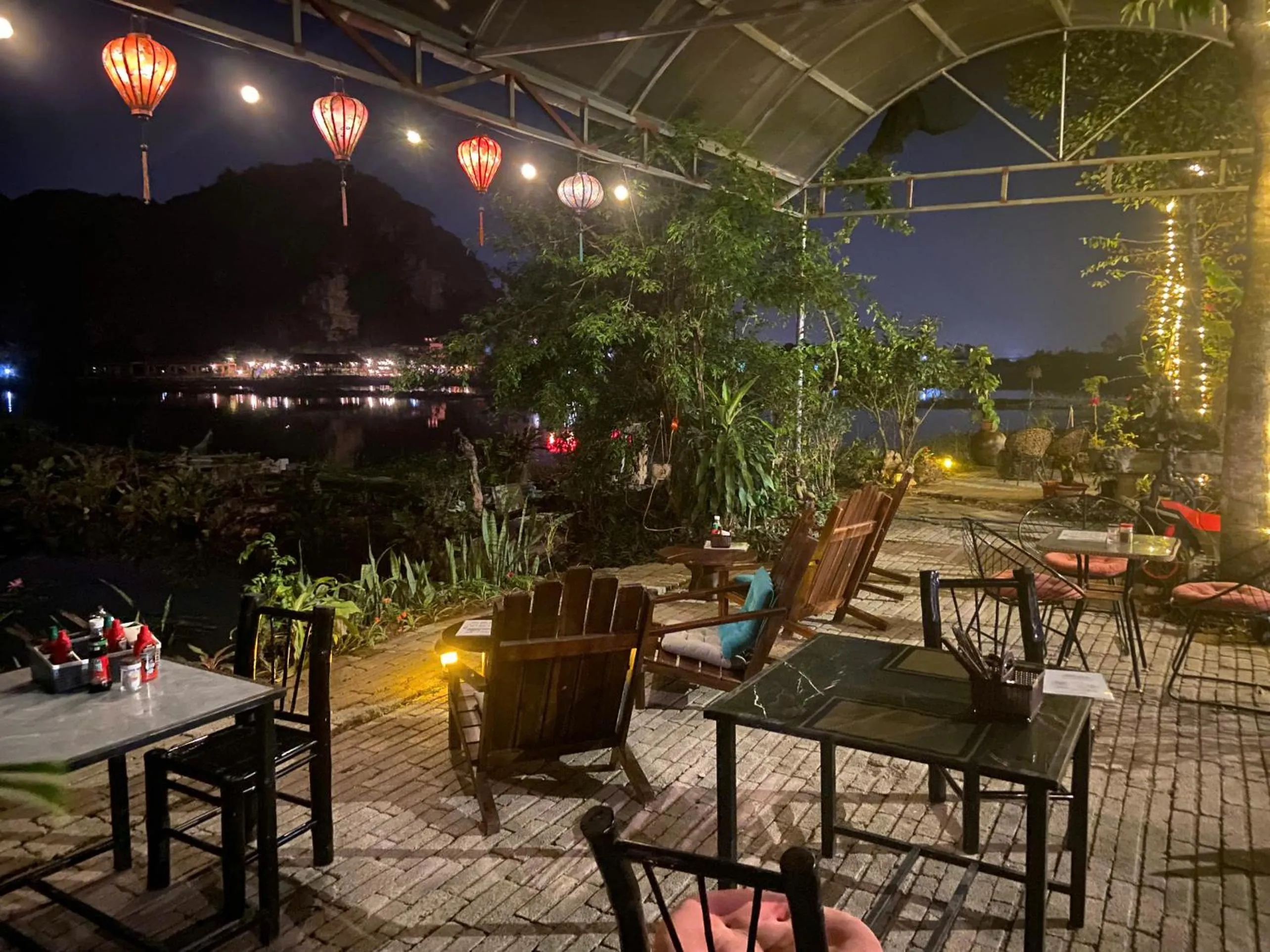 Night in Tam Coc Mountain View Homestay