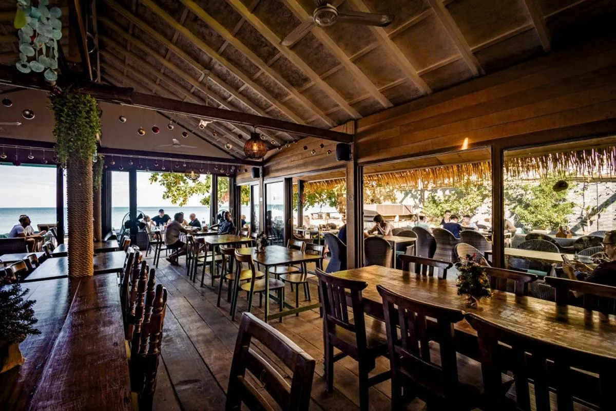 15 Palms Beach Resort