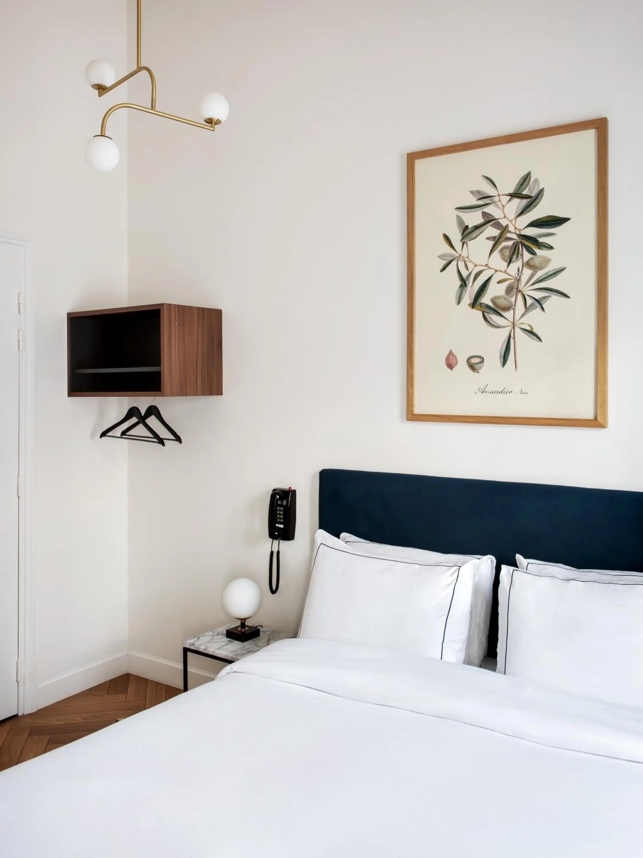 Bed in Hotel Rendez-Vous Batignolles