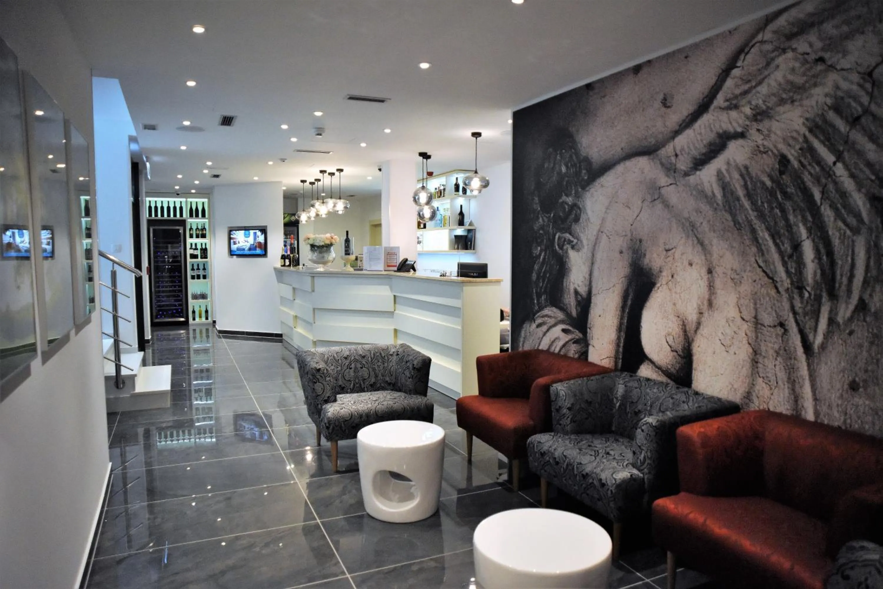 TV and multimedia in Hotel Santiny