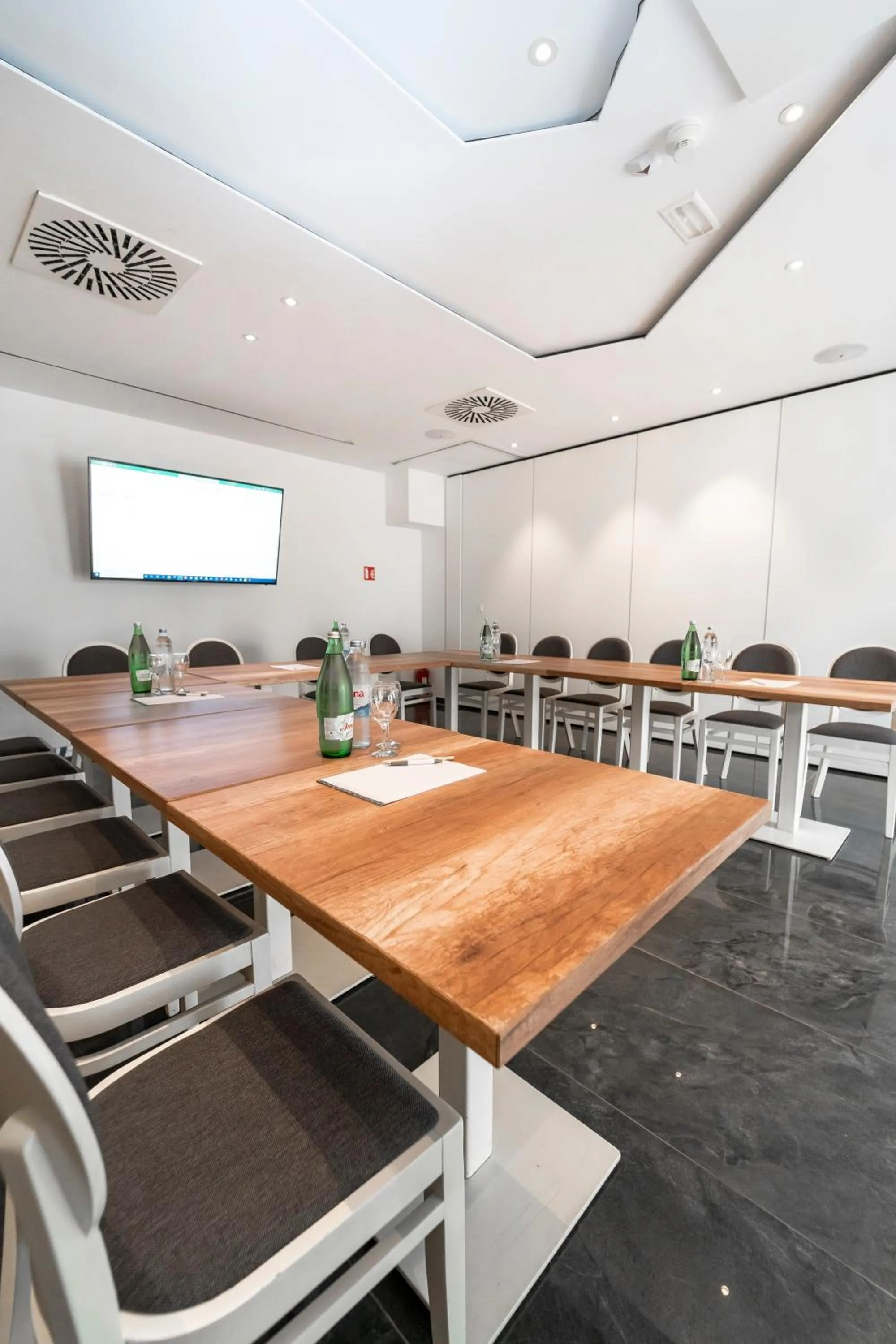 Meeting/conference room in Hotel Santiny