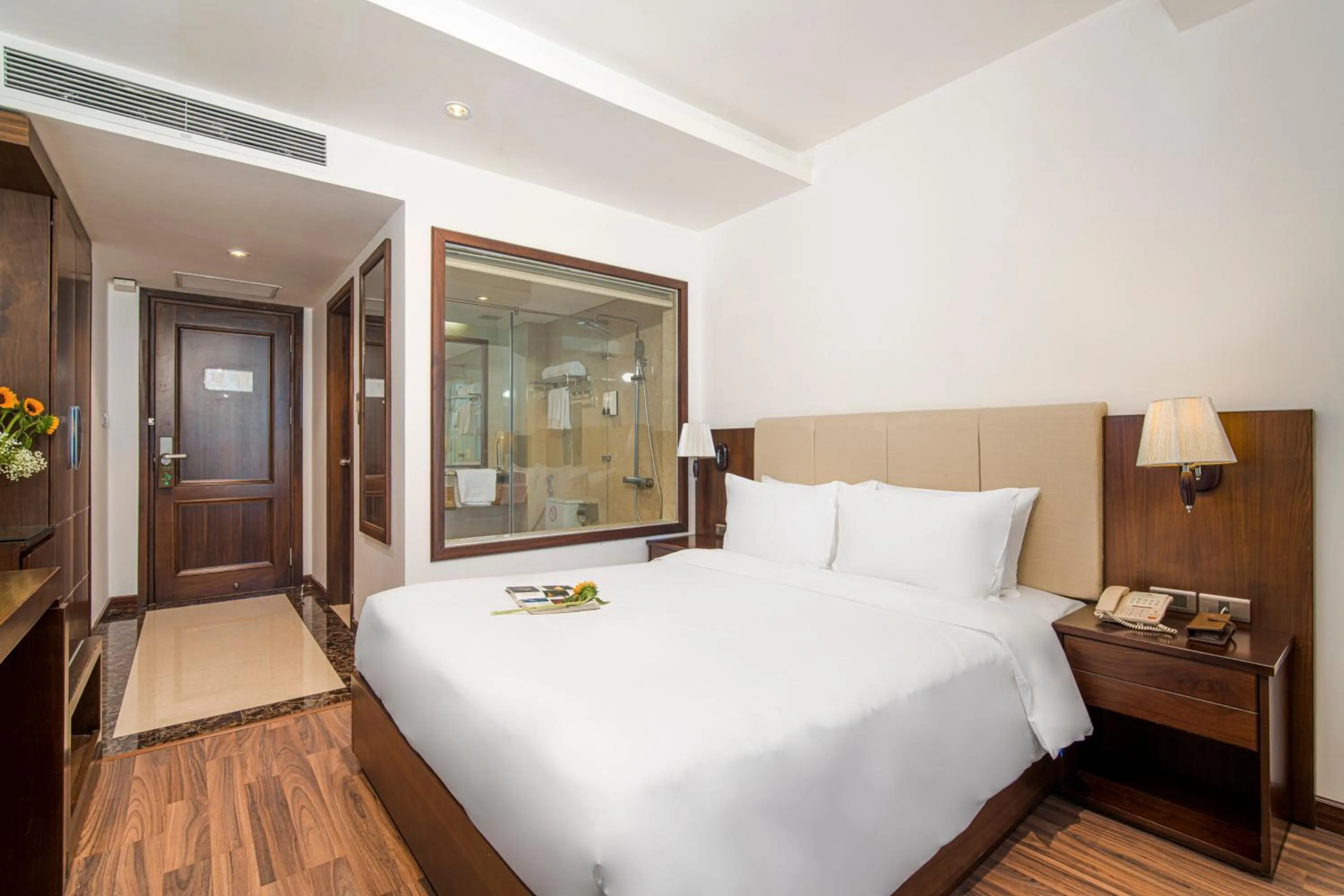 Bedroom, Bed in Luxtery Hotel