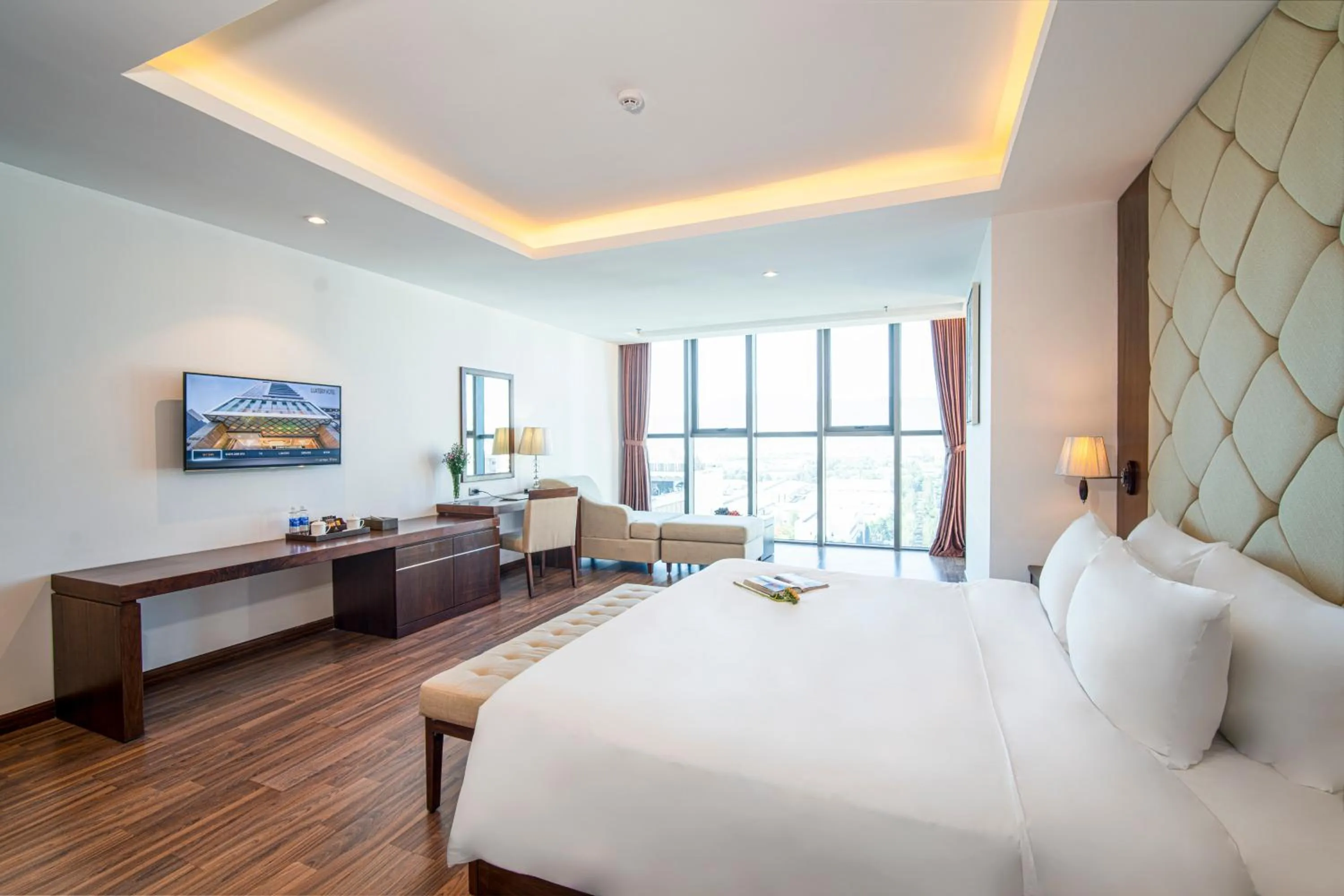 Bedroom, Bed in Luxtery Hotel