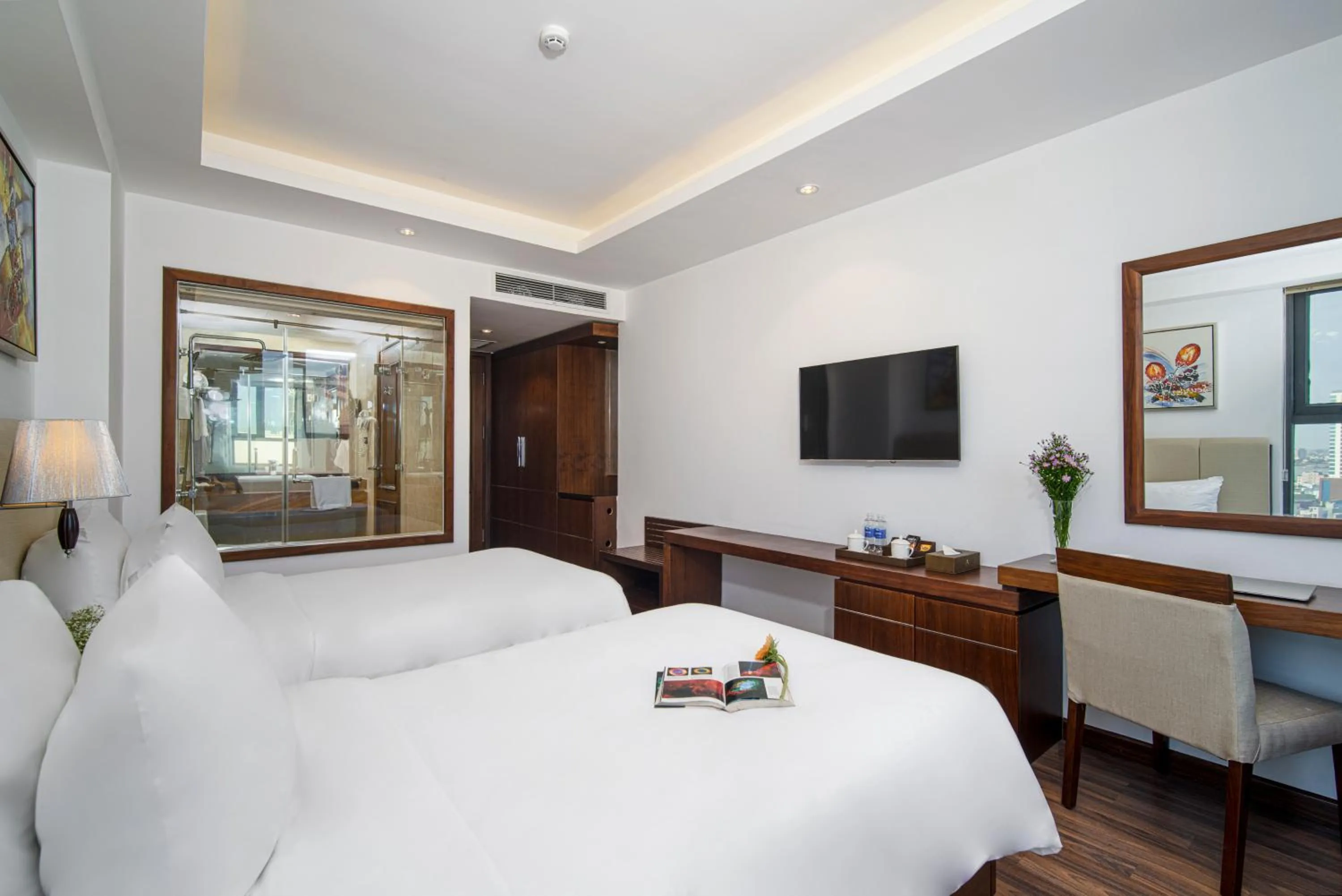 Bedroom, Bed in Luxtery Hotel