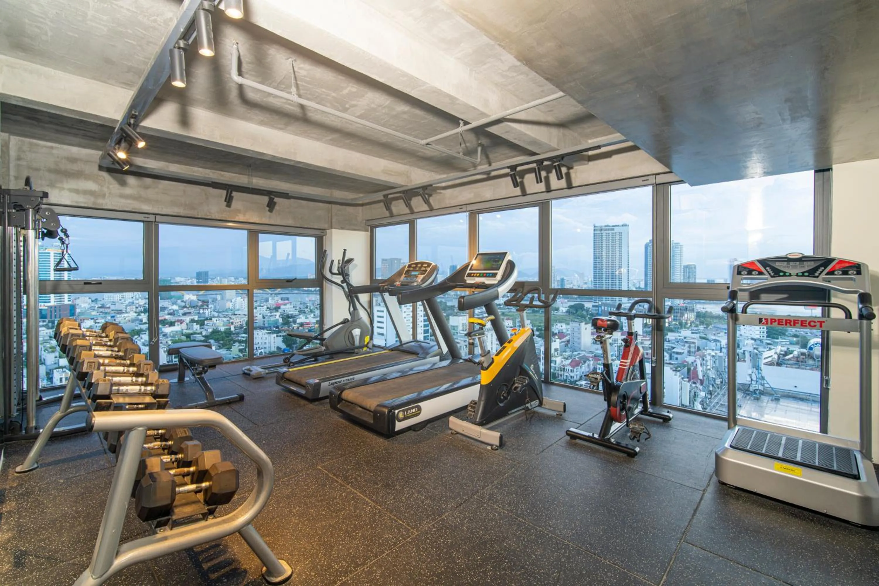 Fitness centre/facilities in Luxtery Hotel