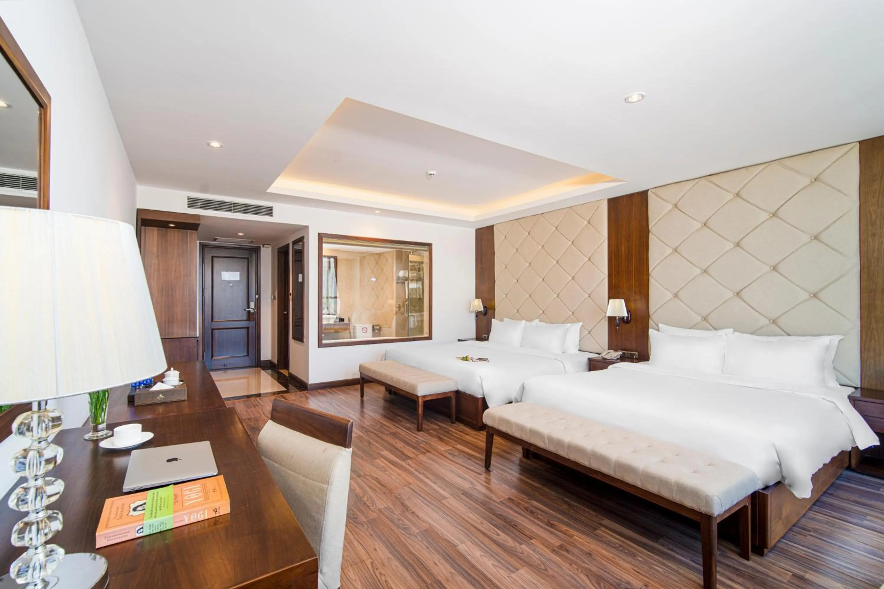 Bedroom, Bed in Luxtery Hotel