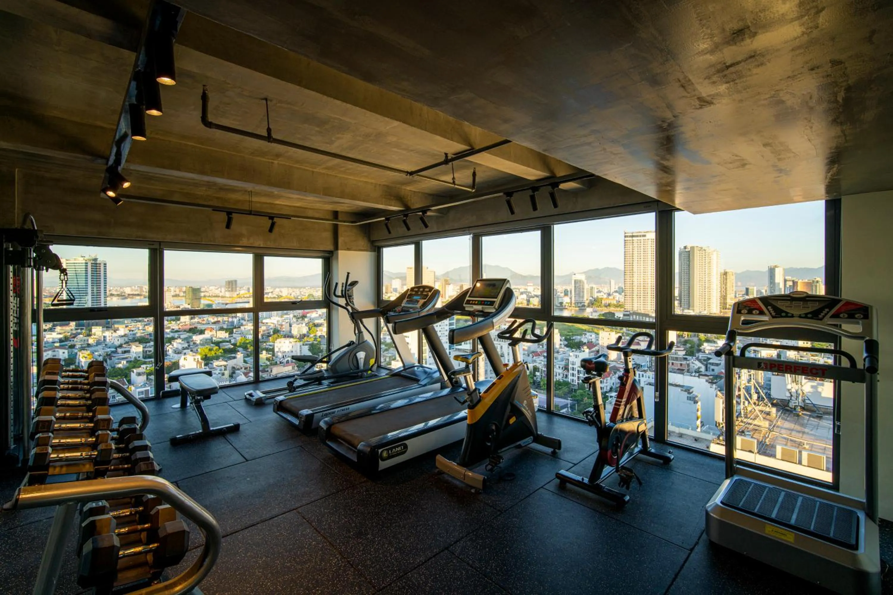Fitness centre/facilities in Luxtery Hotel