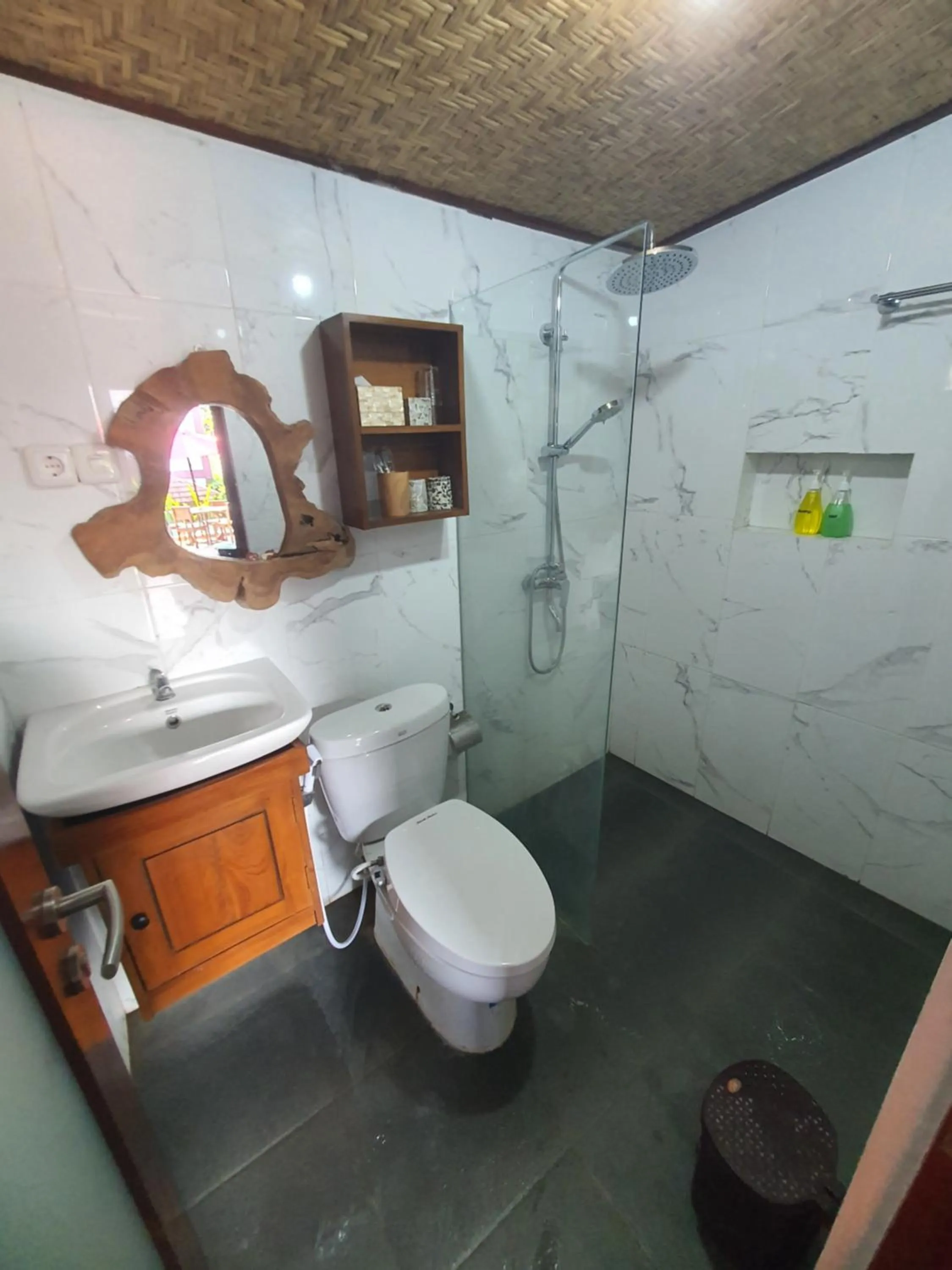 Toilet in Pavilla Labuan Bajo