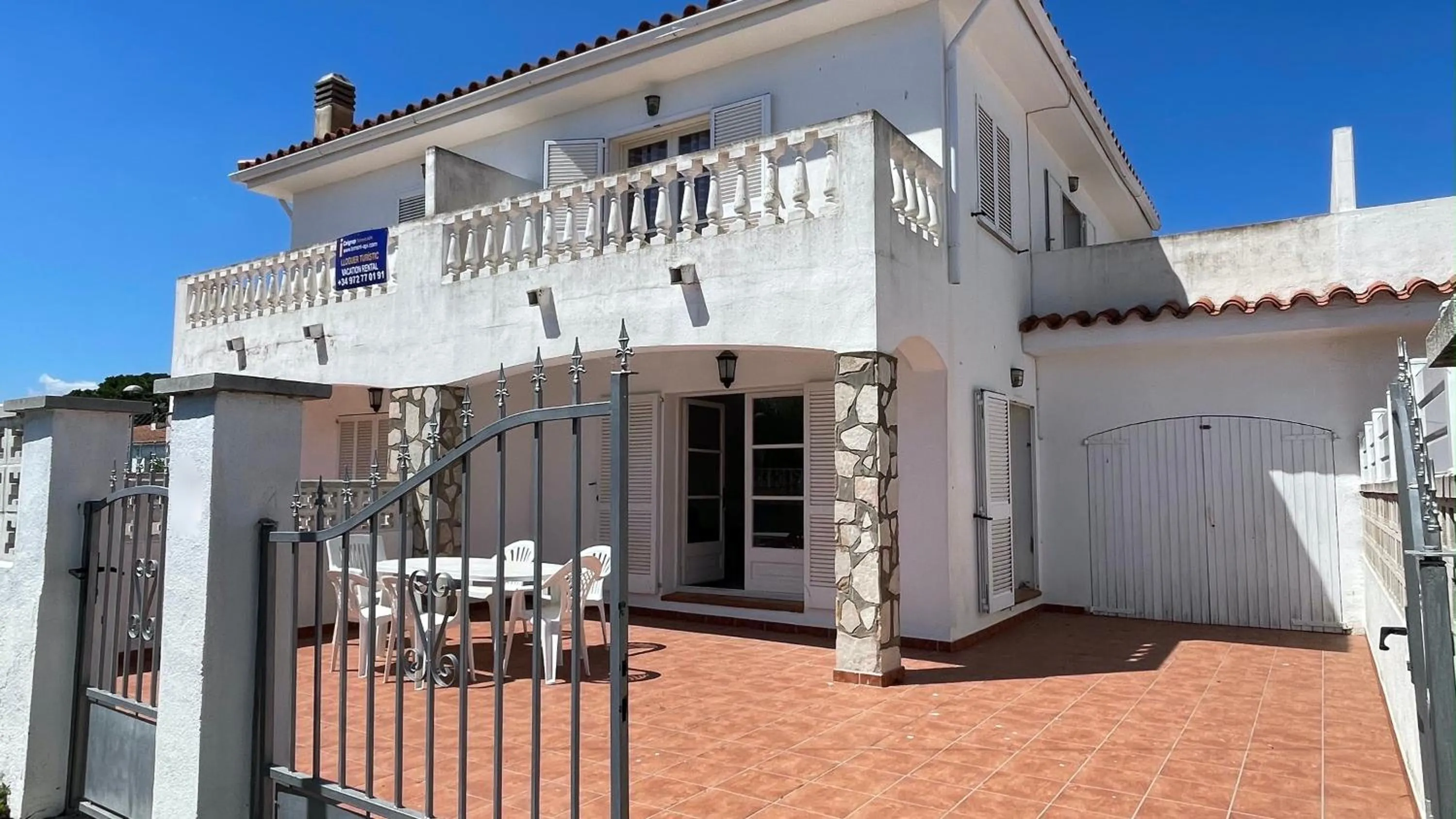 Property building in La Vinya 14