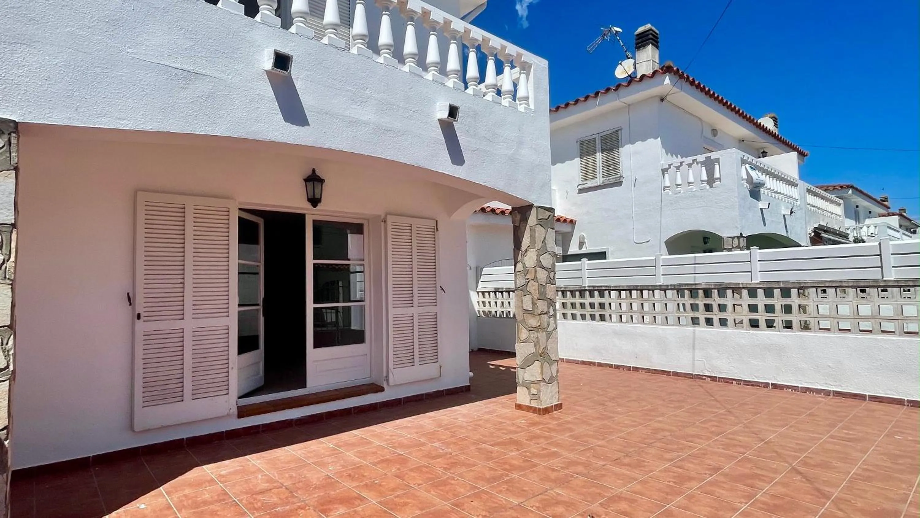 Property building in La Vinya 14