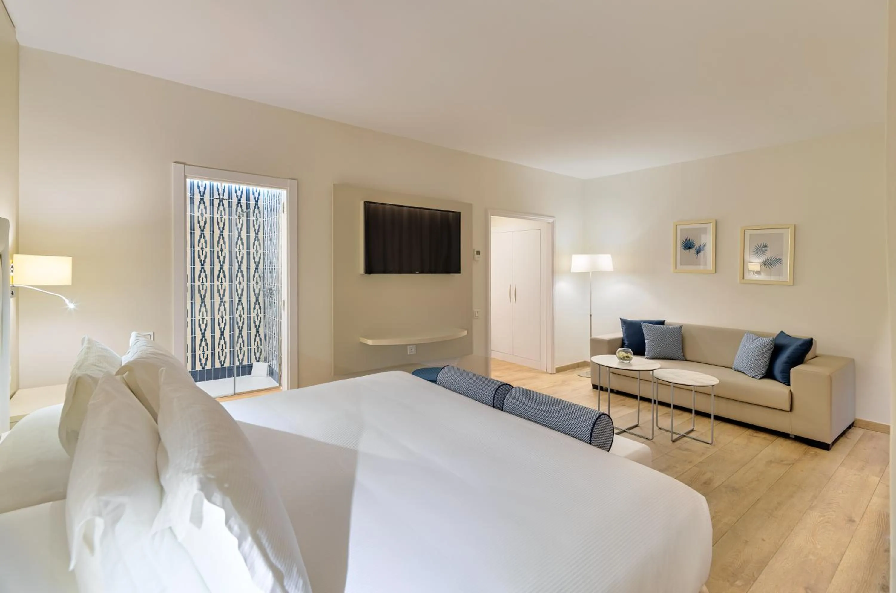 Photo of the whole room, Bed in H10 Ocean Dunas - Adults Only