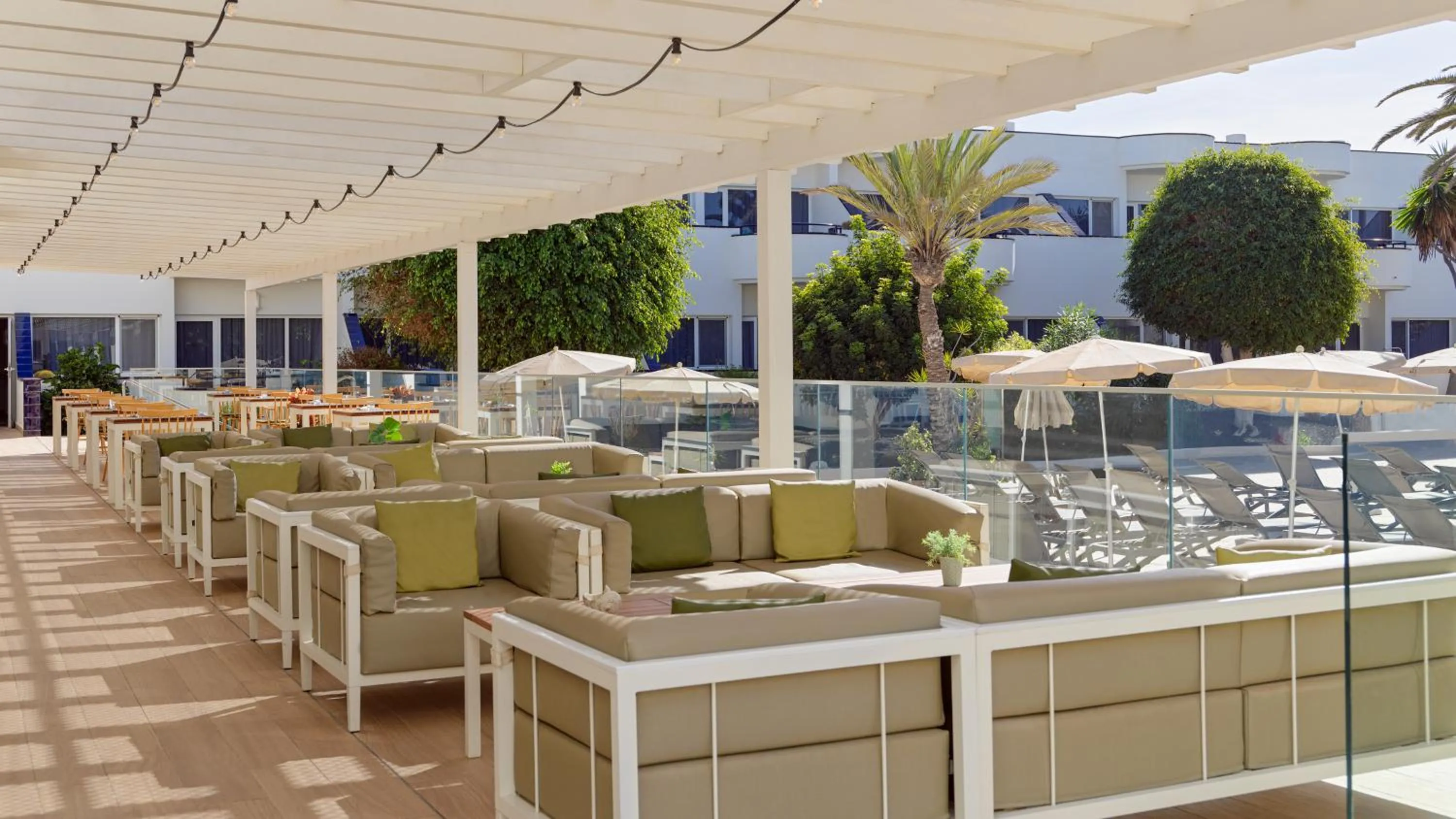 Lounge or bar in H10 Ocean Dunas - Adults Only