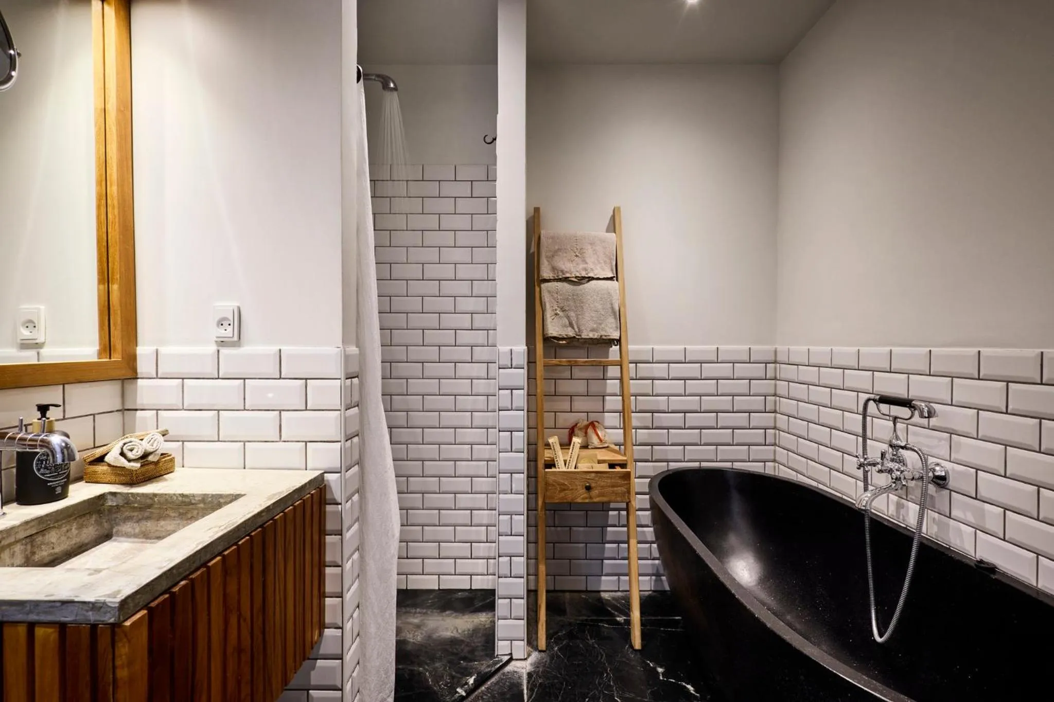 Bathroom in Manon Les Suites Guldsmeden