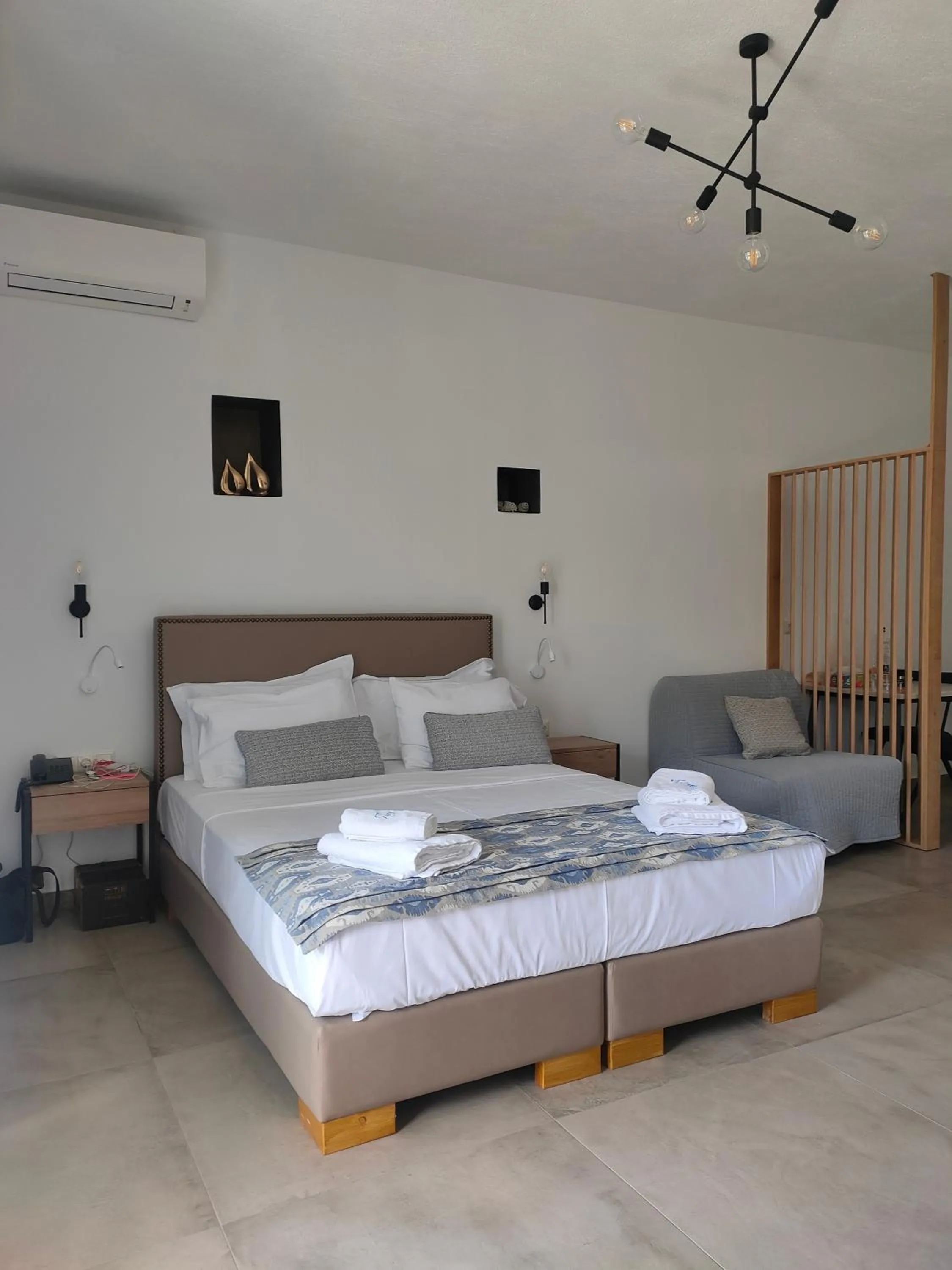 Bed in Theros Villas & Suites