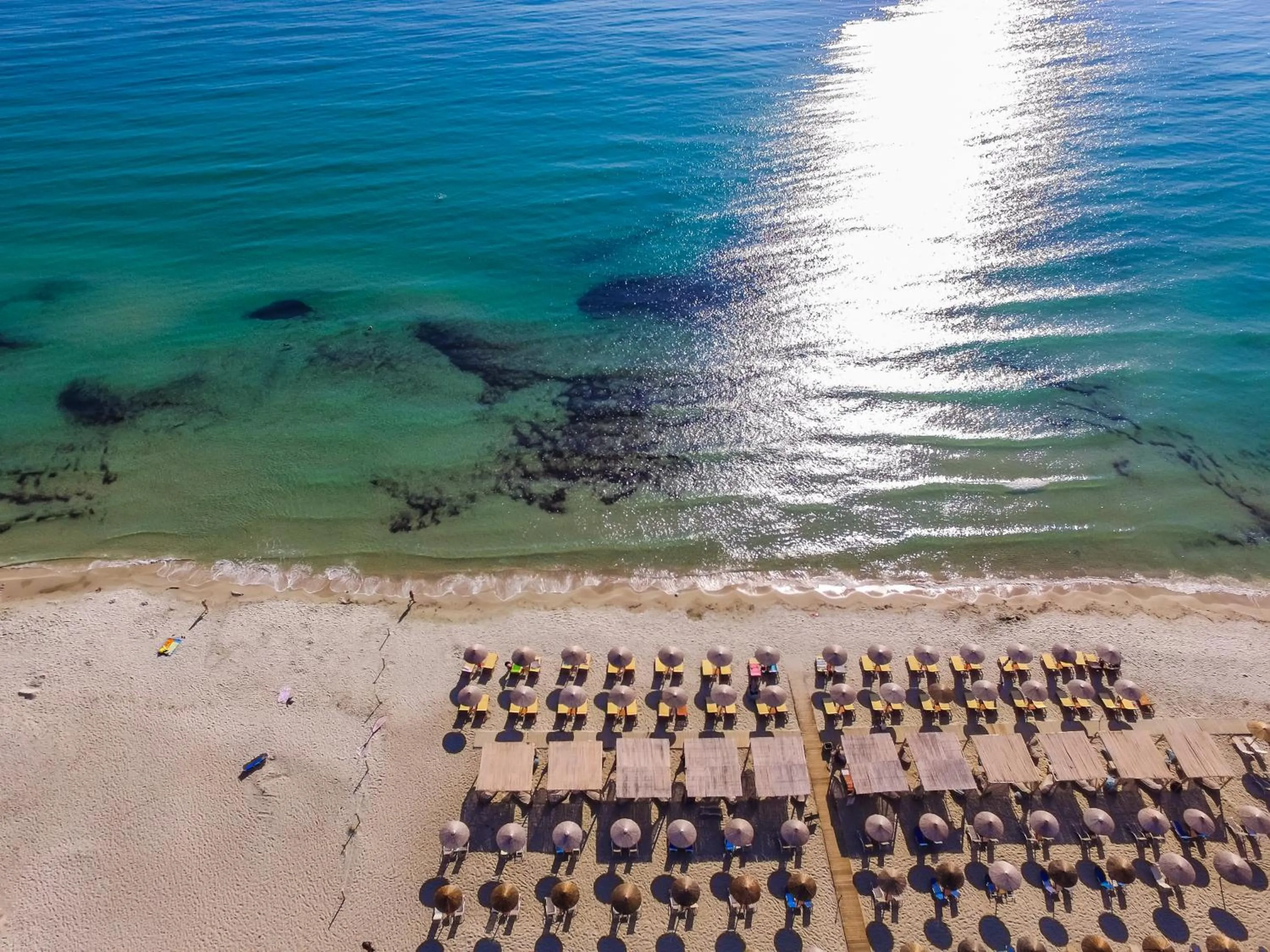 Theros Villas & Suites