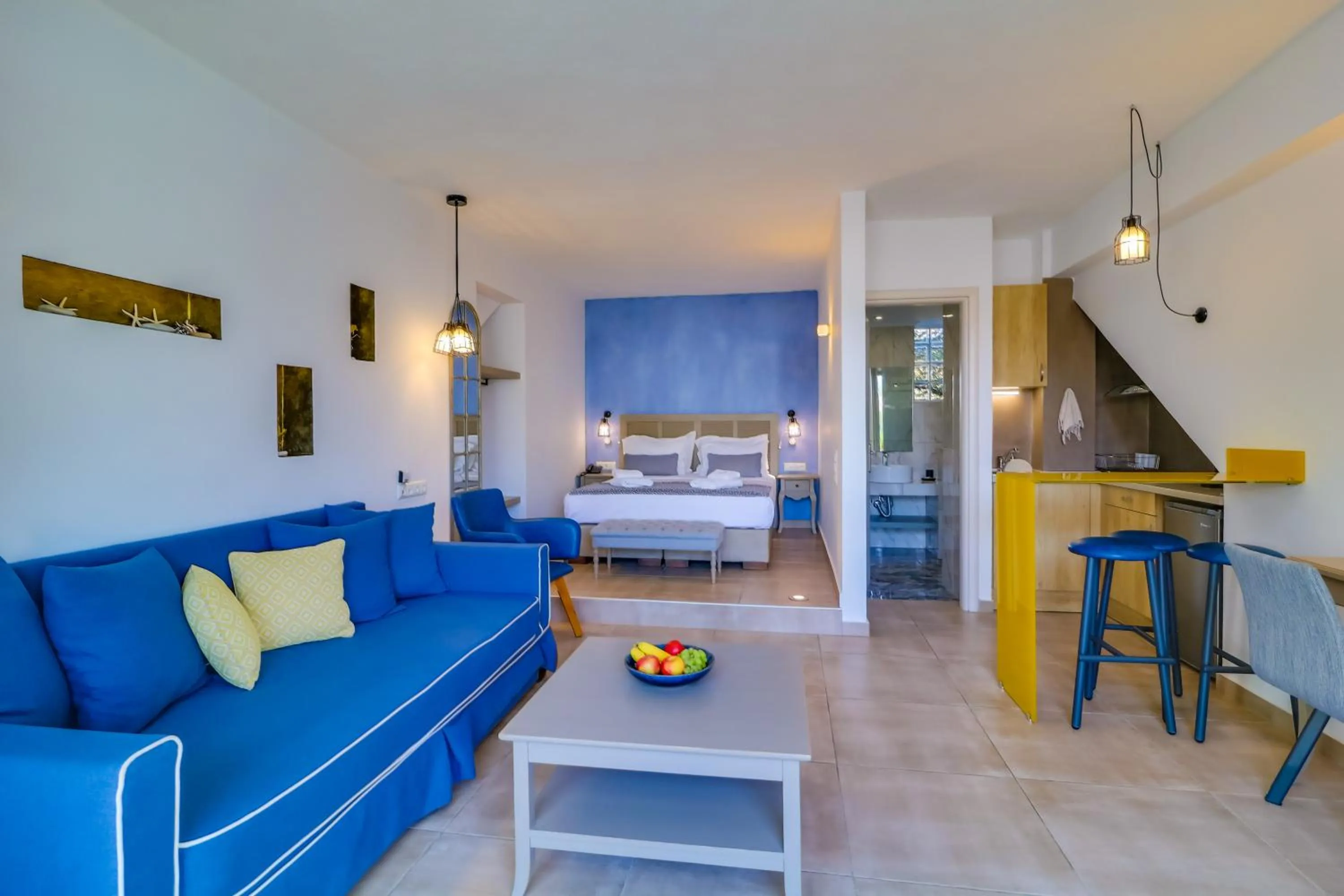 Theros Villas & Suites