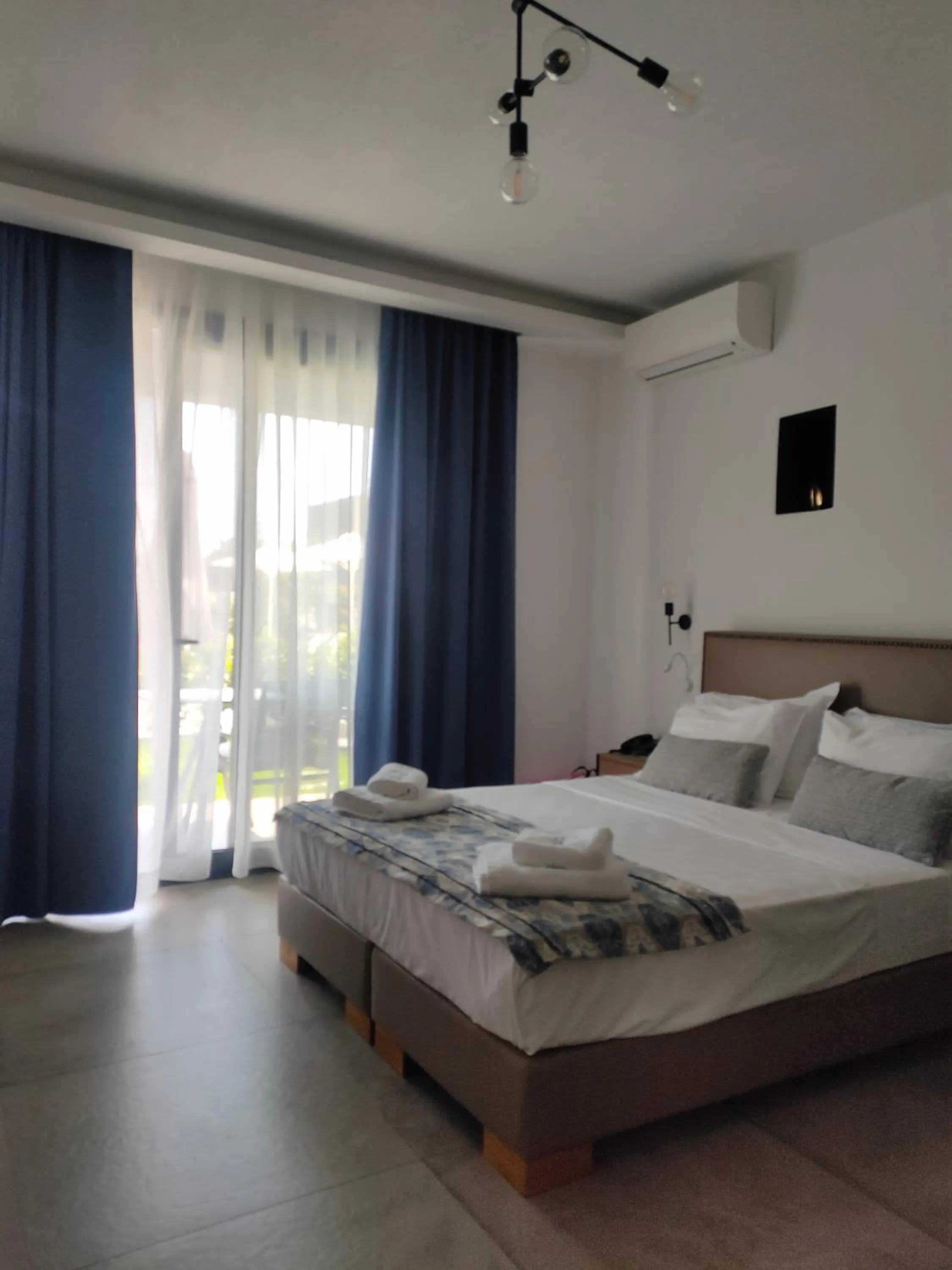 Bed in Theros Villas & Suites