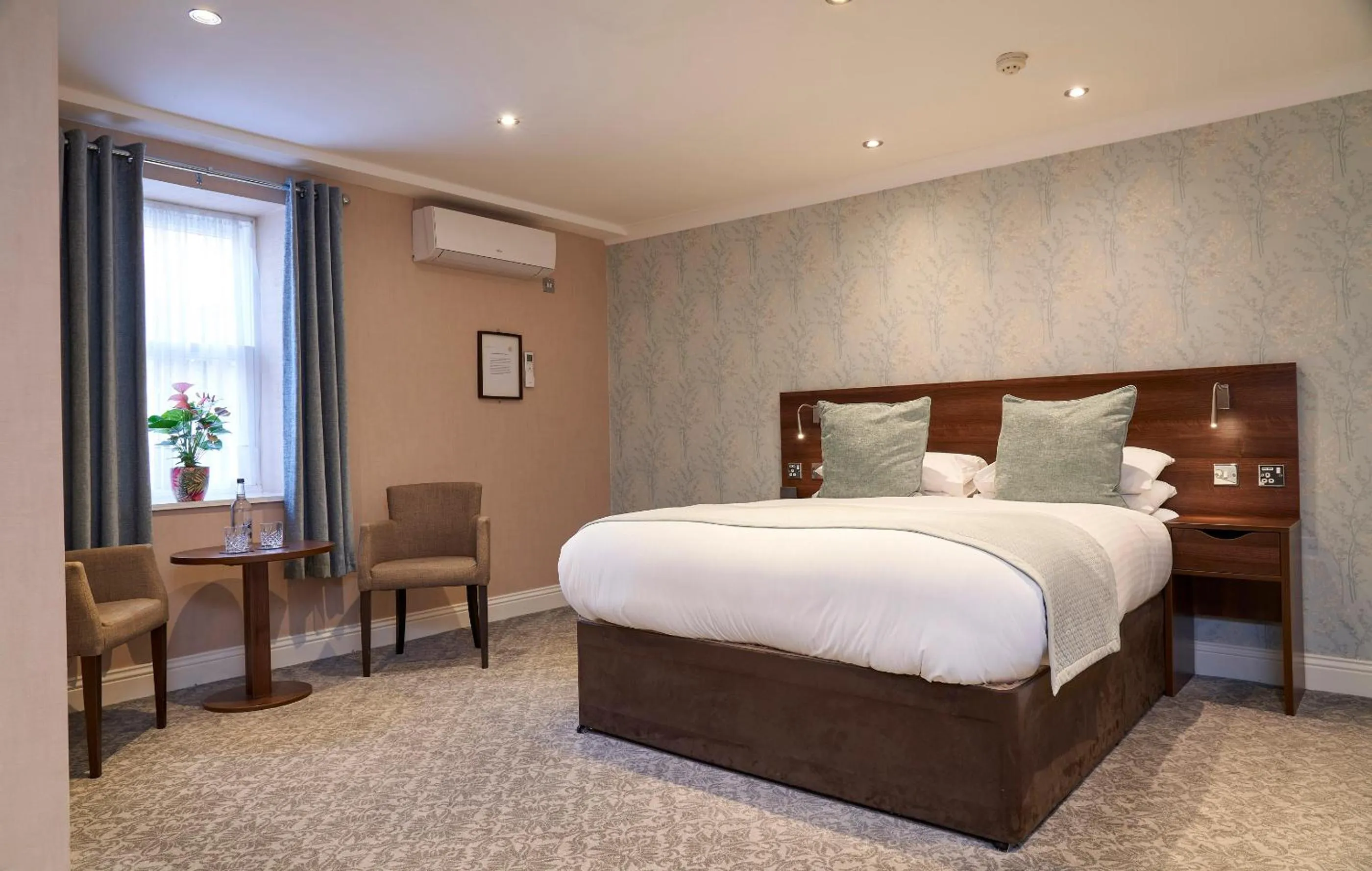 Property building, Bed in Kingston Theatre Hotel