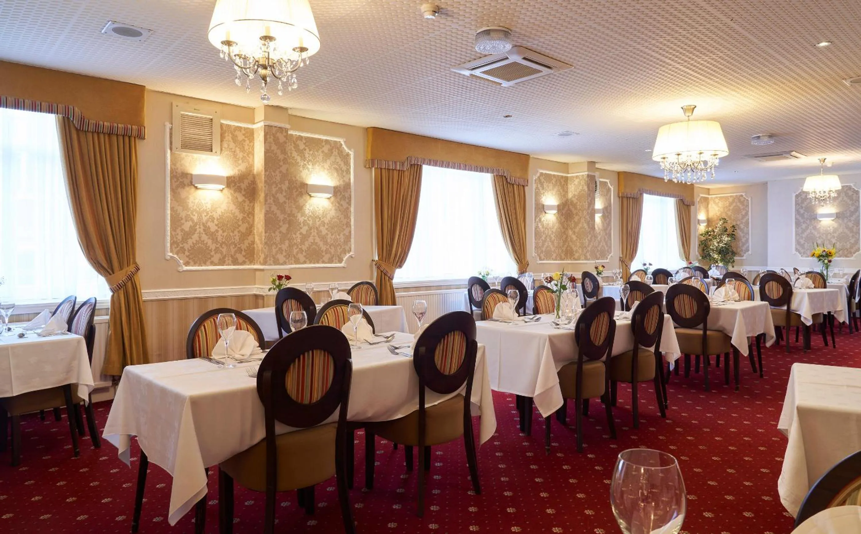 Restaurant/places to eat in Kingston Theatre Hotel