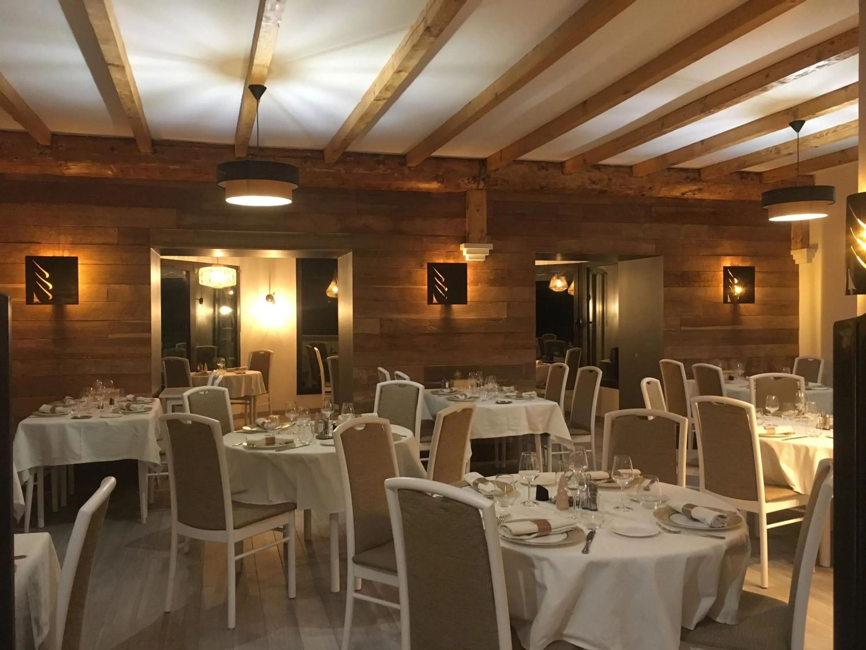Restaurant/places to eat in Logis Hotel Restaurant des Sapins