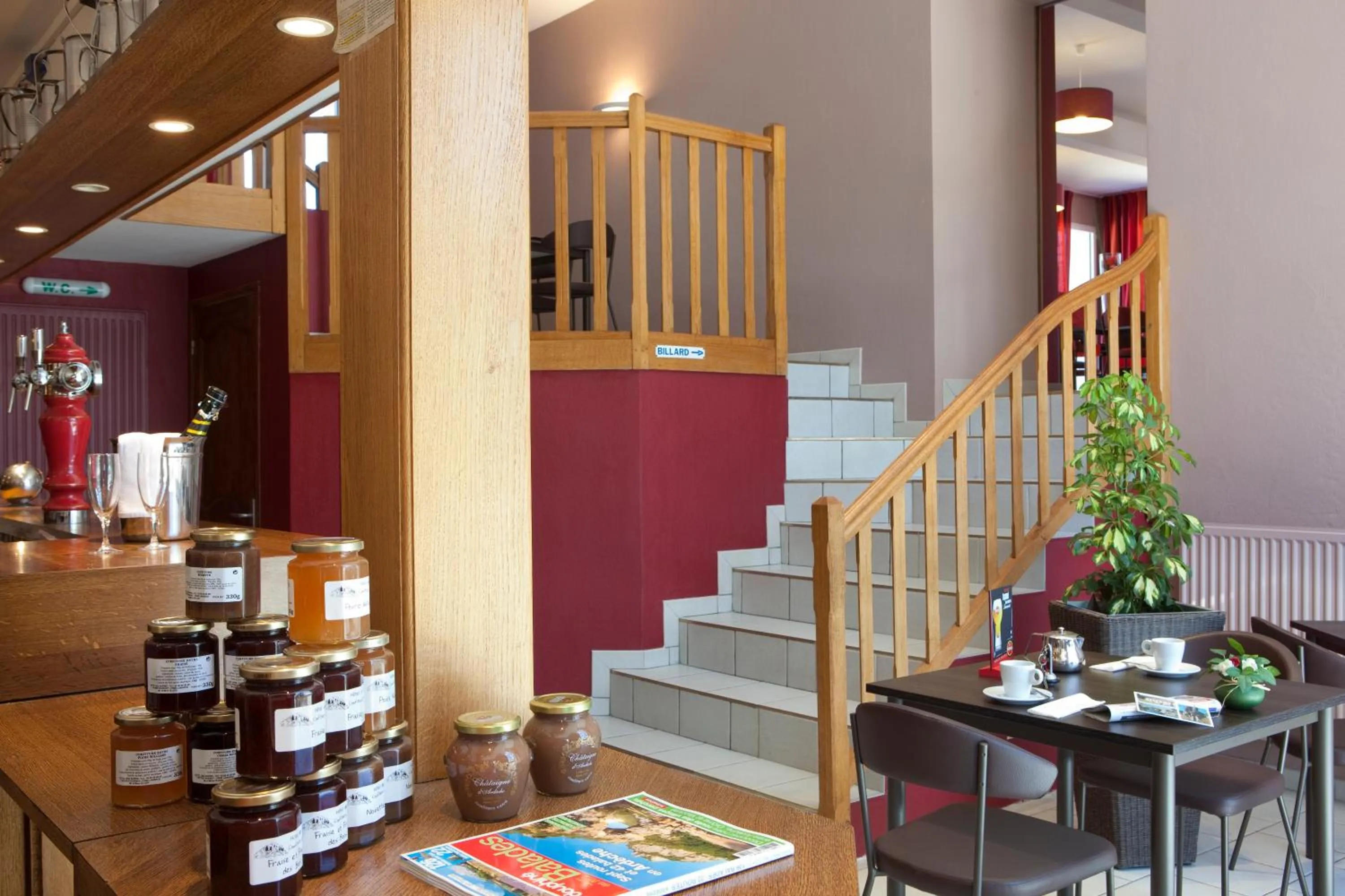 Restaurant/places to eat in Logis Hotel Restaurant des Sapins