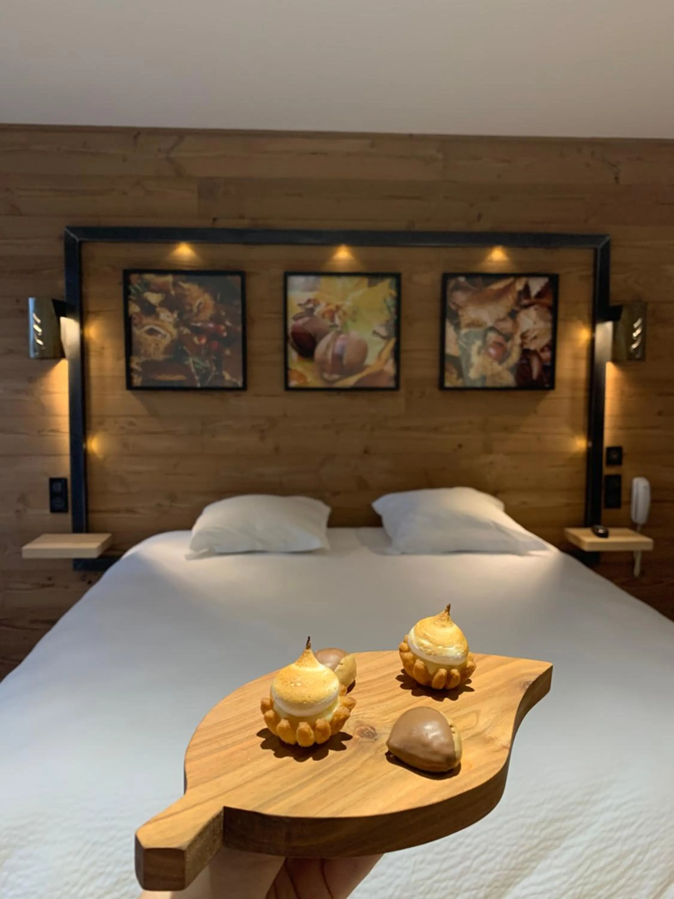 Bedroom, Bed in Logis Hotel Restaurant des Sapins