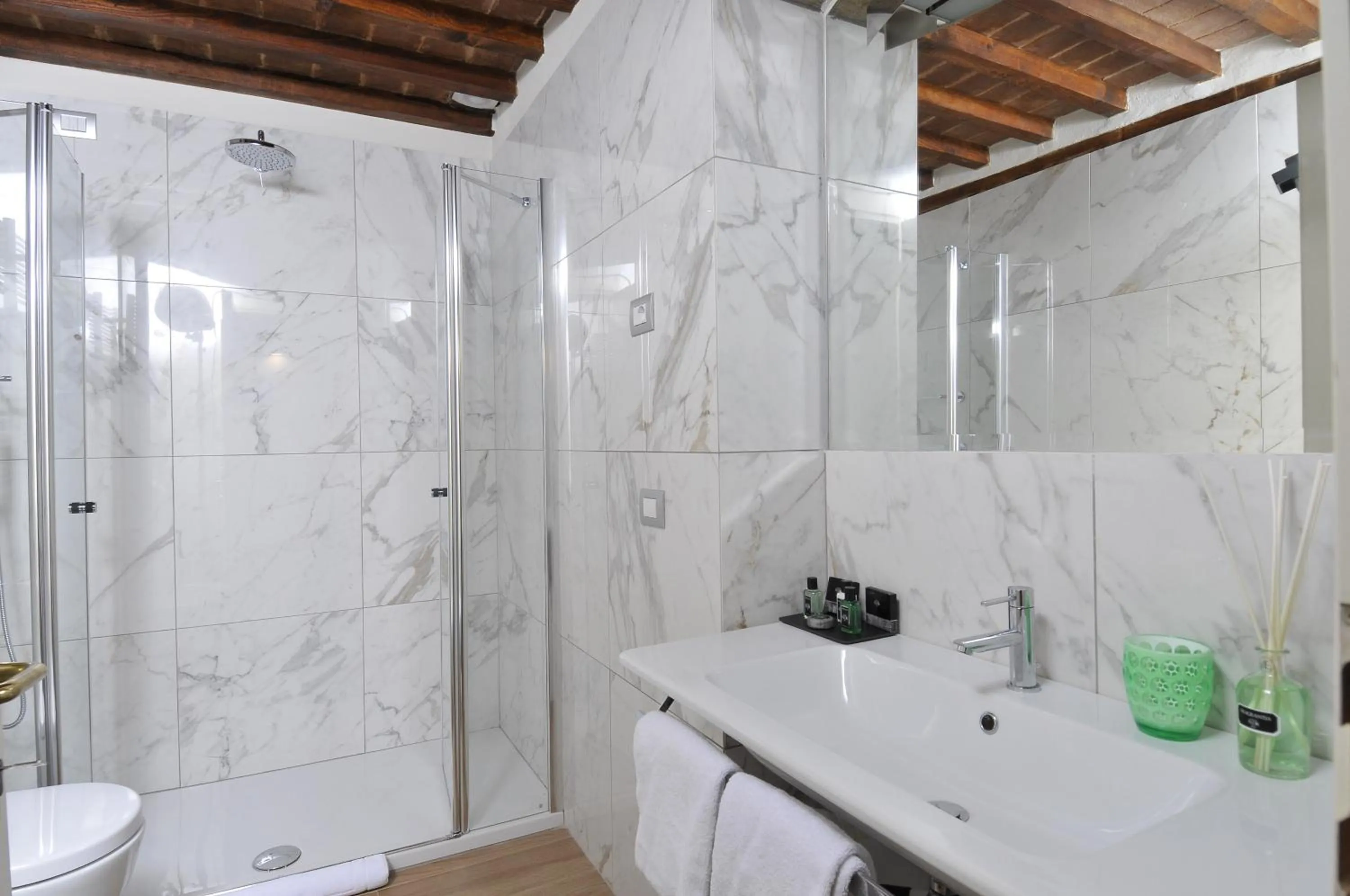 Shower in Canto degli Aranci