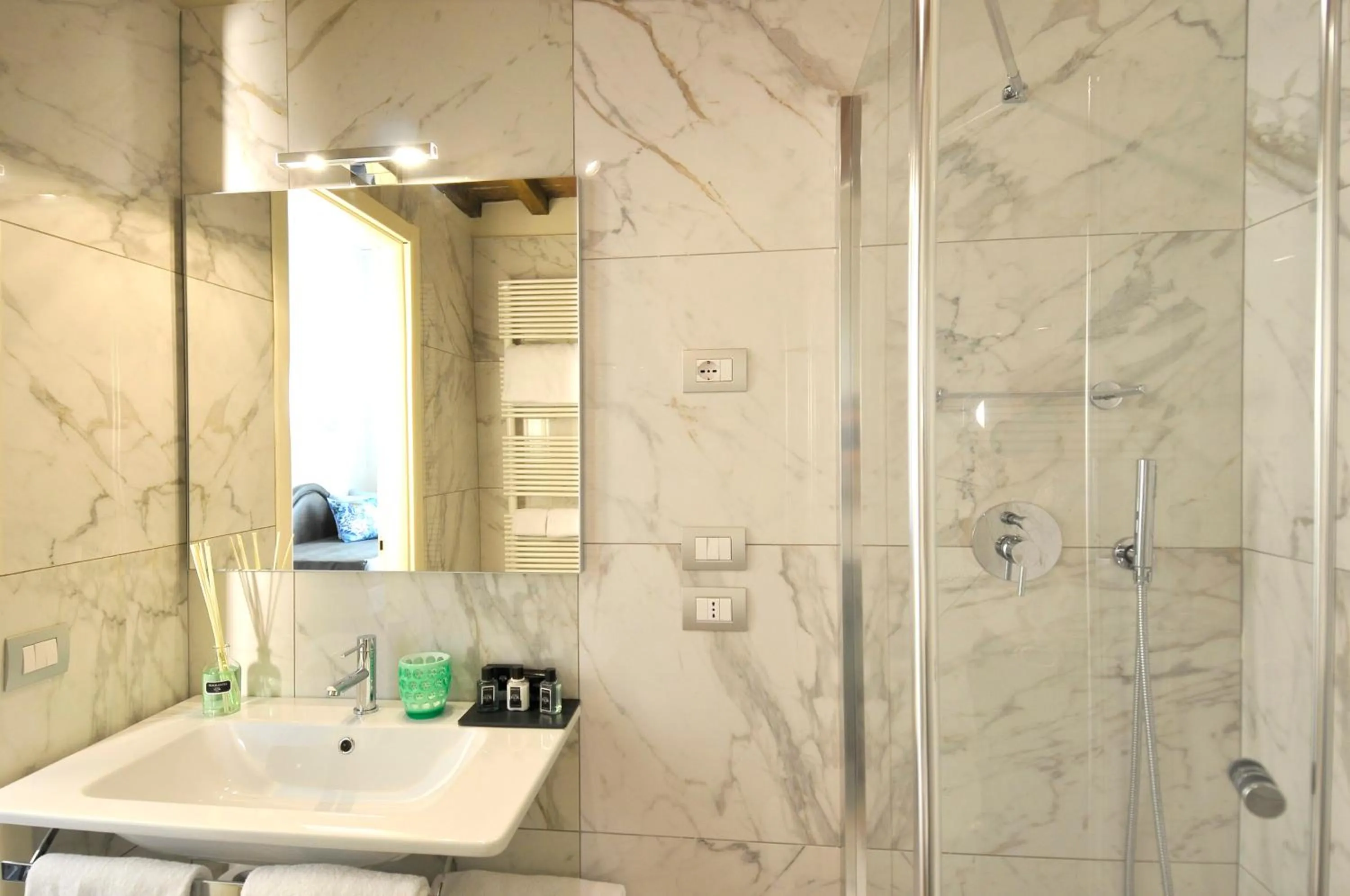 Shower in Canto degli Aranci