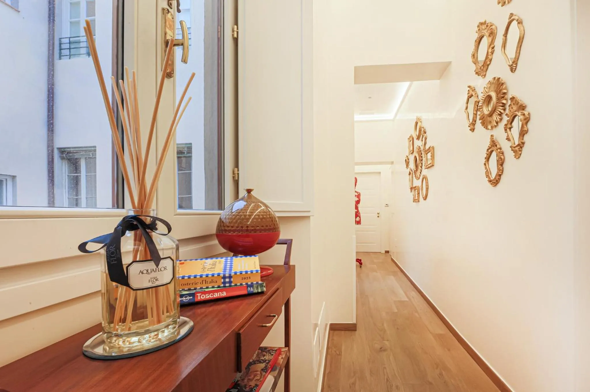 Decorative detail in Canto degli Aranci