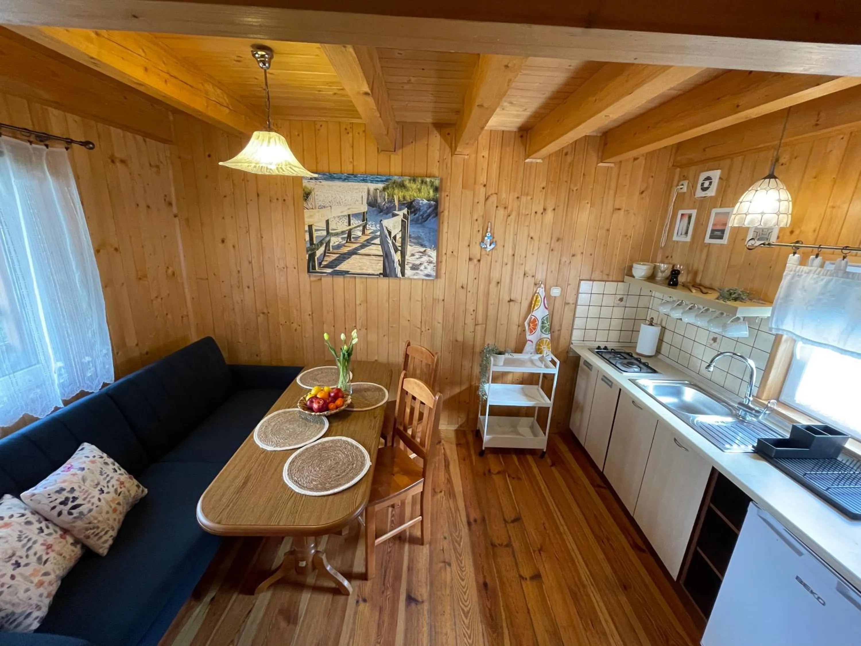 Kitchen or kitchenette in Domek Danusia z dwiema sypialniami