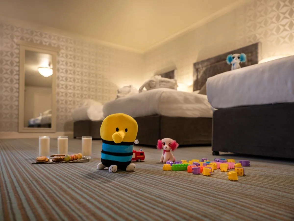 Bedroom, Bed in Treacys Oakwood Hotel, Shannon