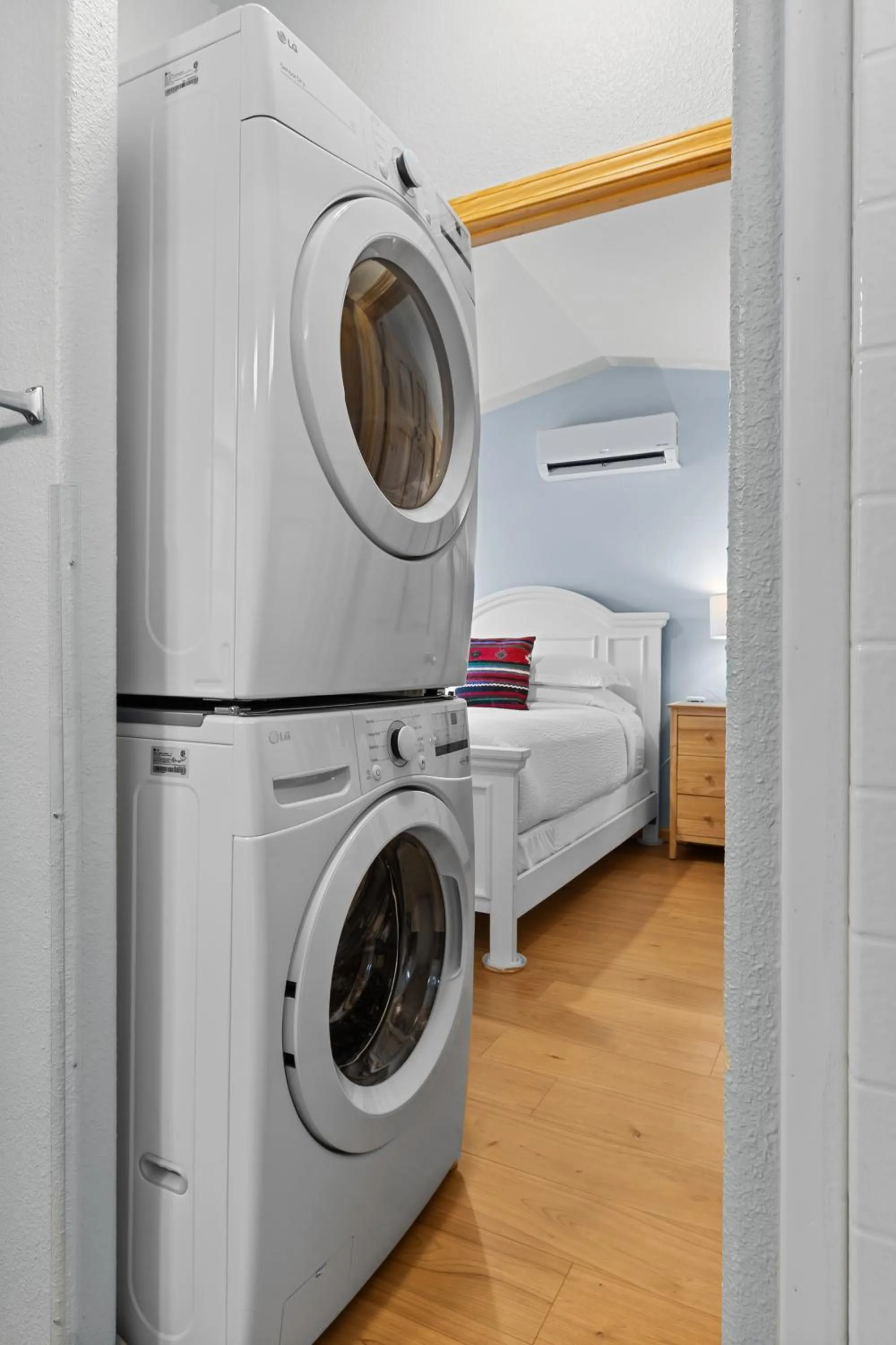 laundry, Bed in Willow Street Cottages