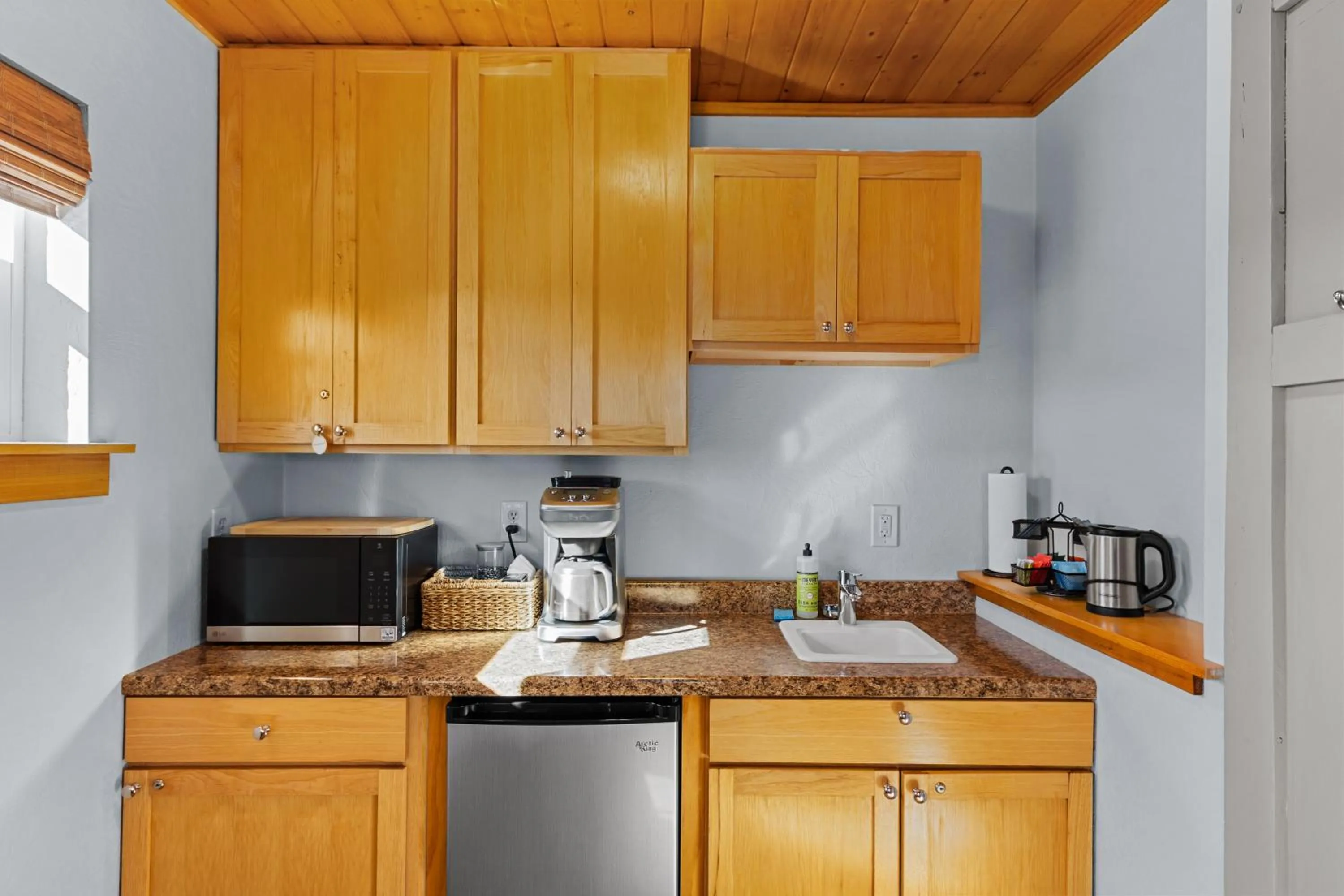 Kitchen or kitchenette in Willow Street Cottages
