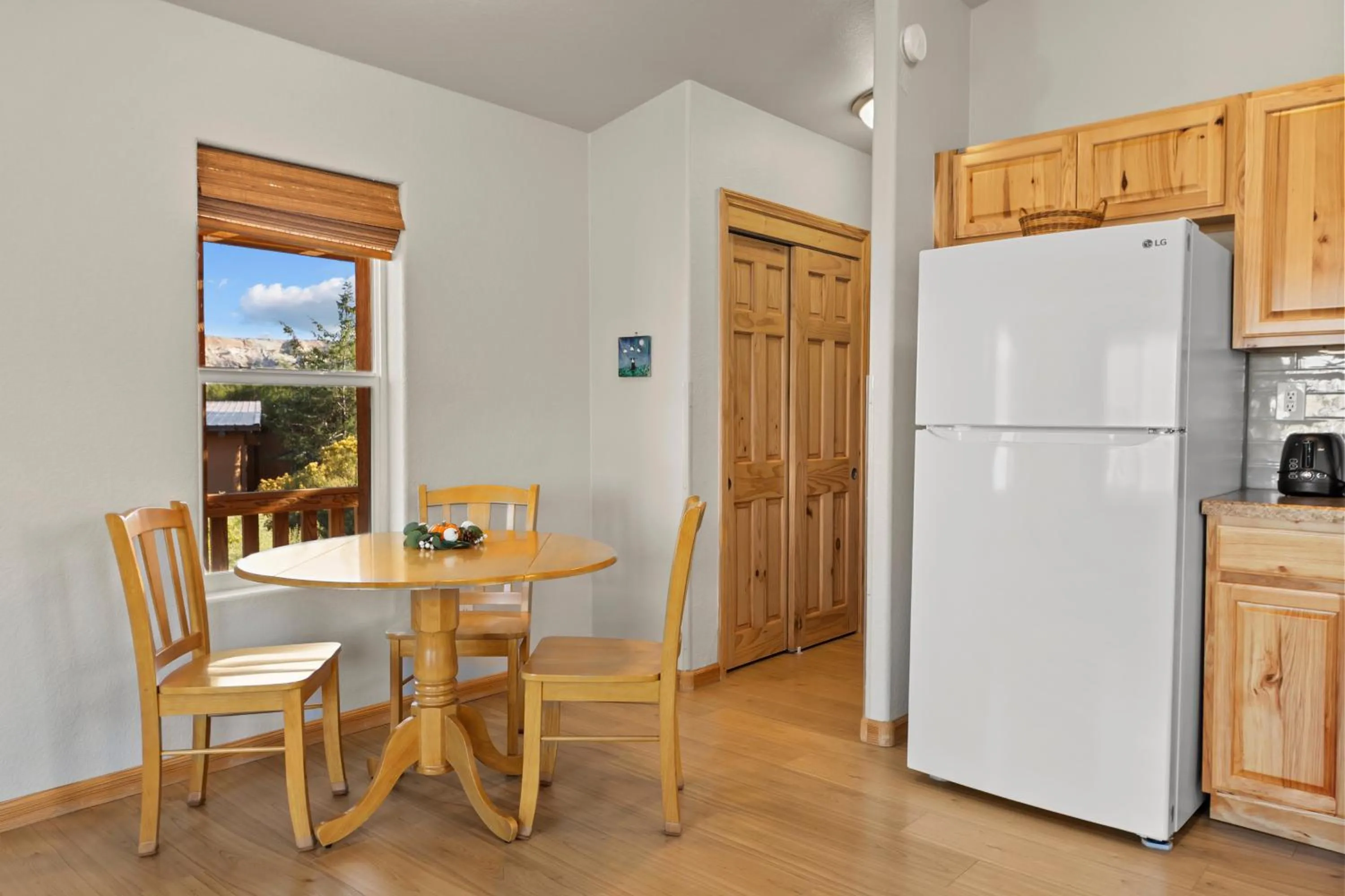 Dining area in Willow Street Cottages