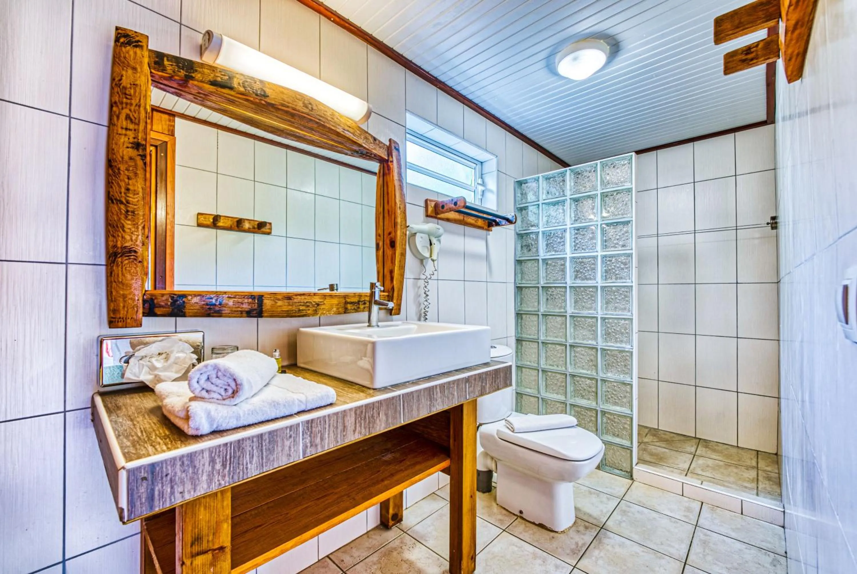 Shower in Hotel Bambou