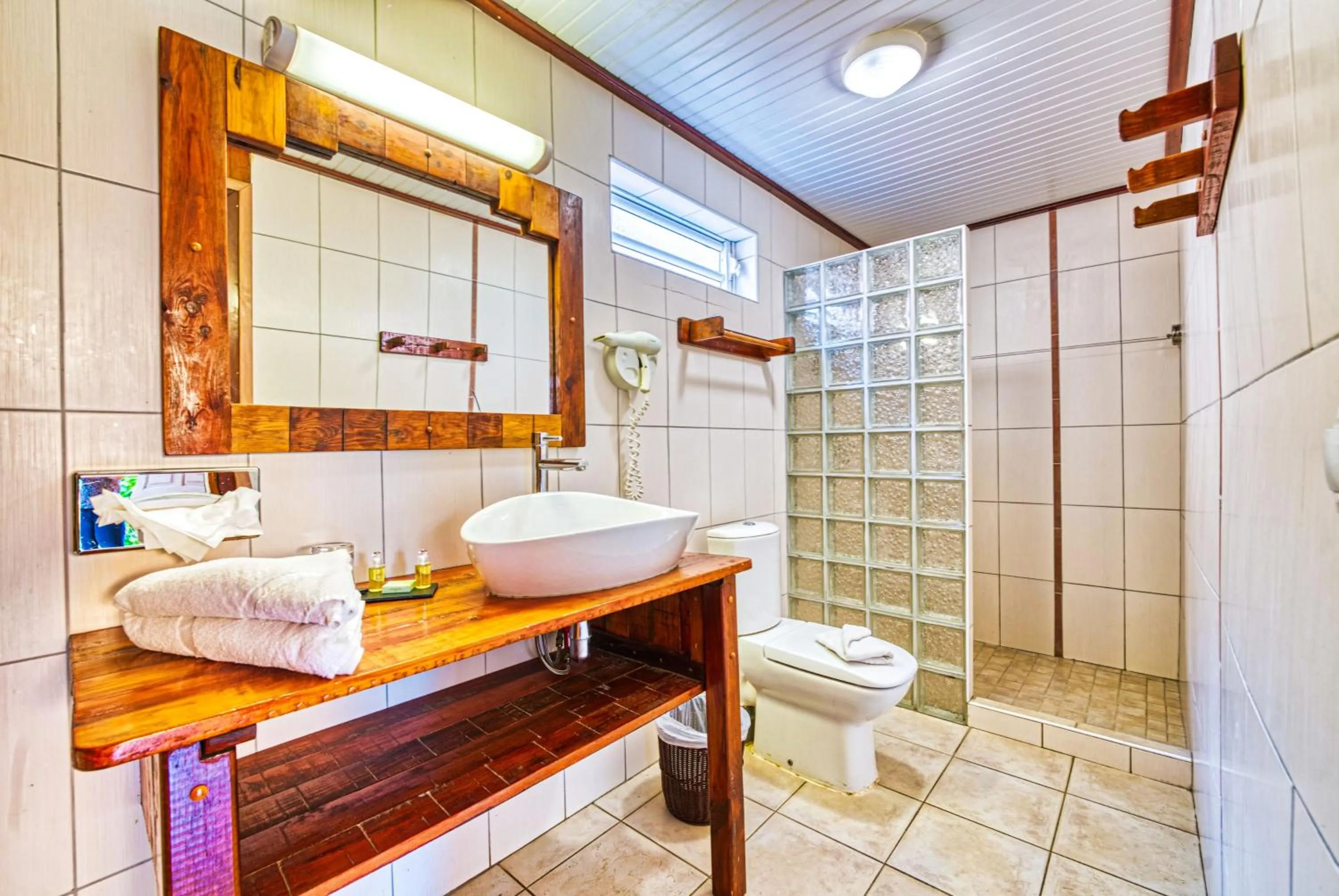 Shower in Hotel Bambou