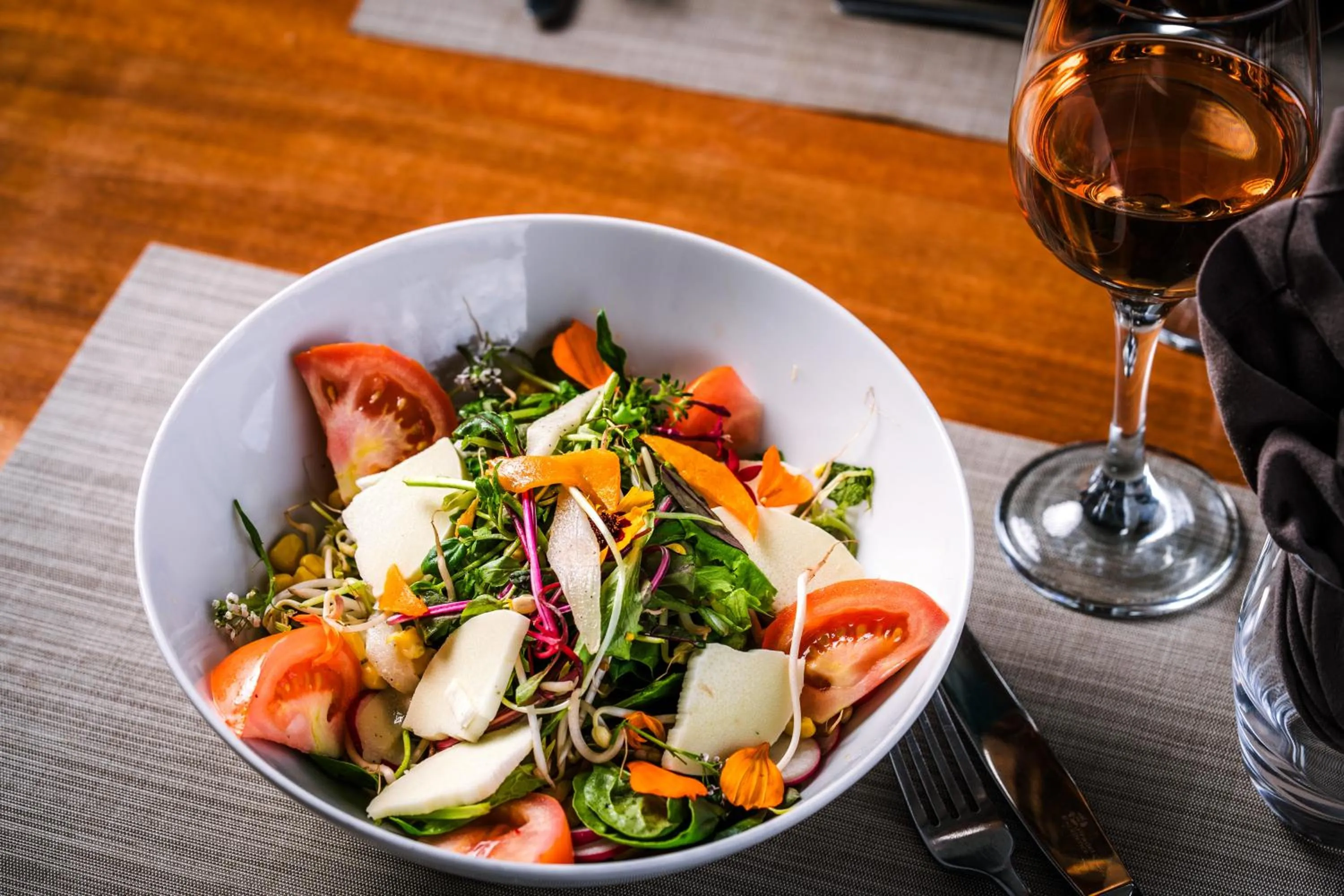 Restaurant/places to eat in Hotel Bambou