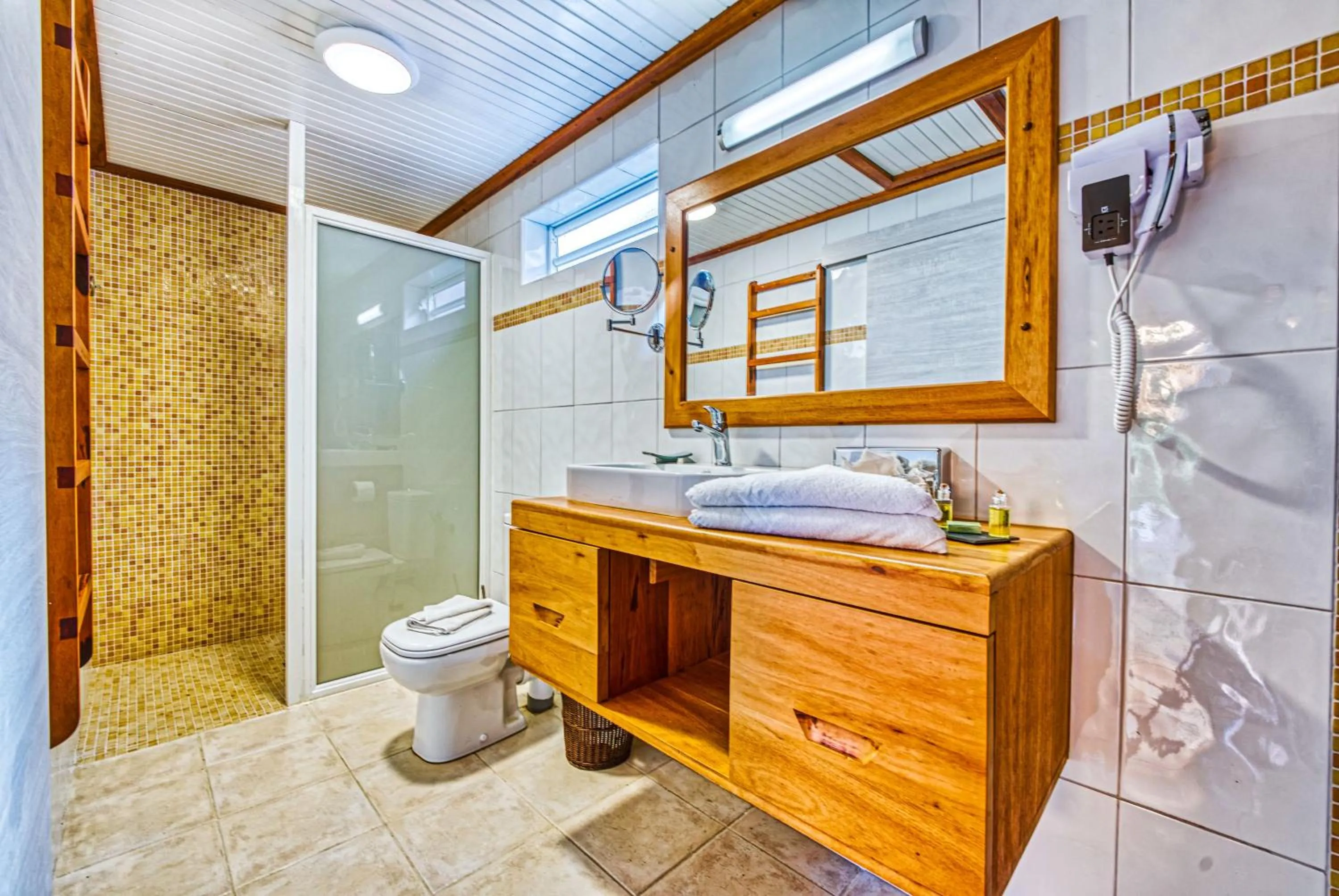 Shower in Hotel Bambou