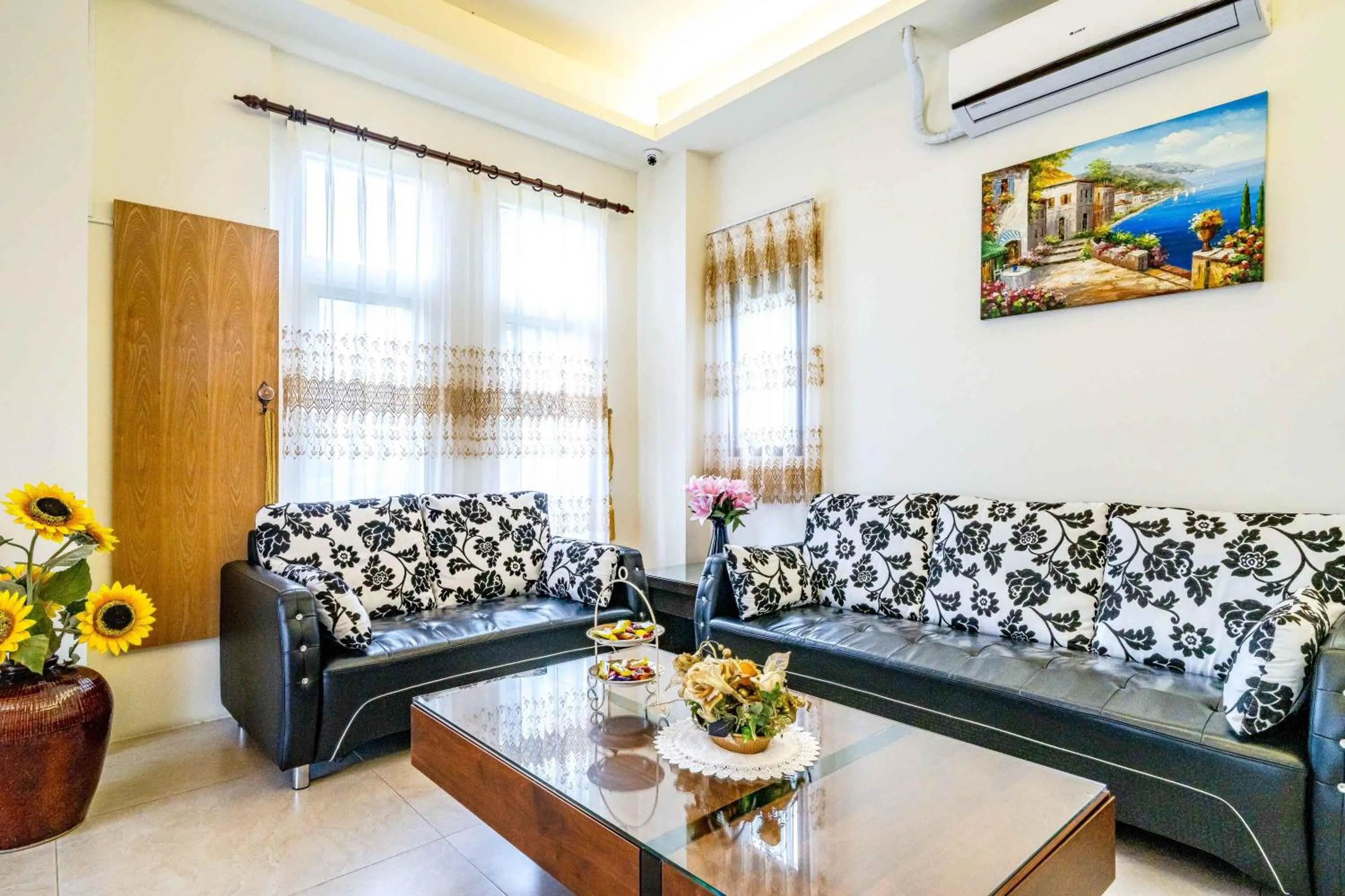 Living room in Aurora Castle