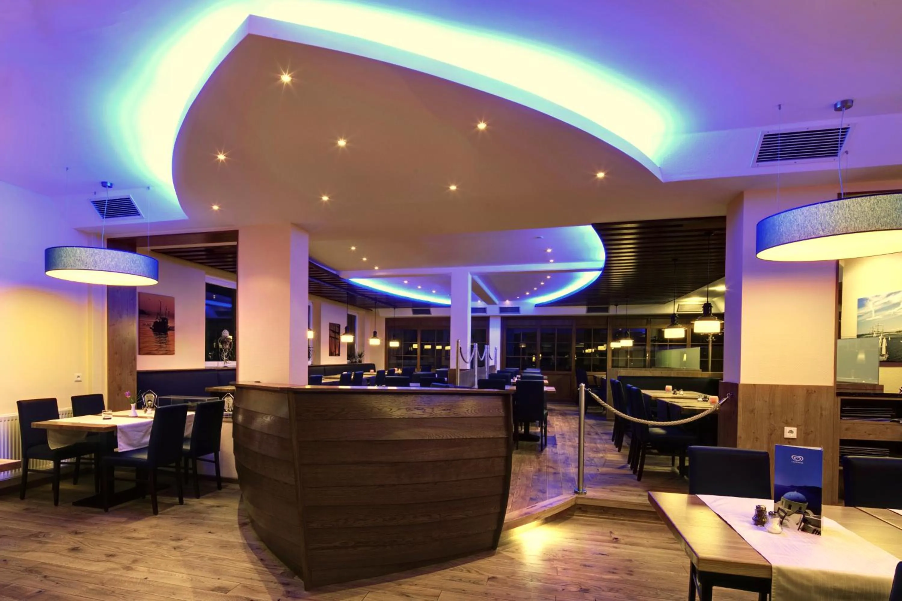 Restaurant/places to eat in Hotel Seeterrassen