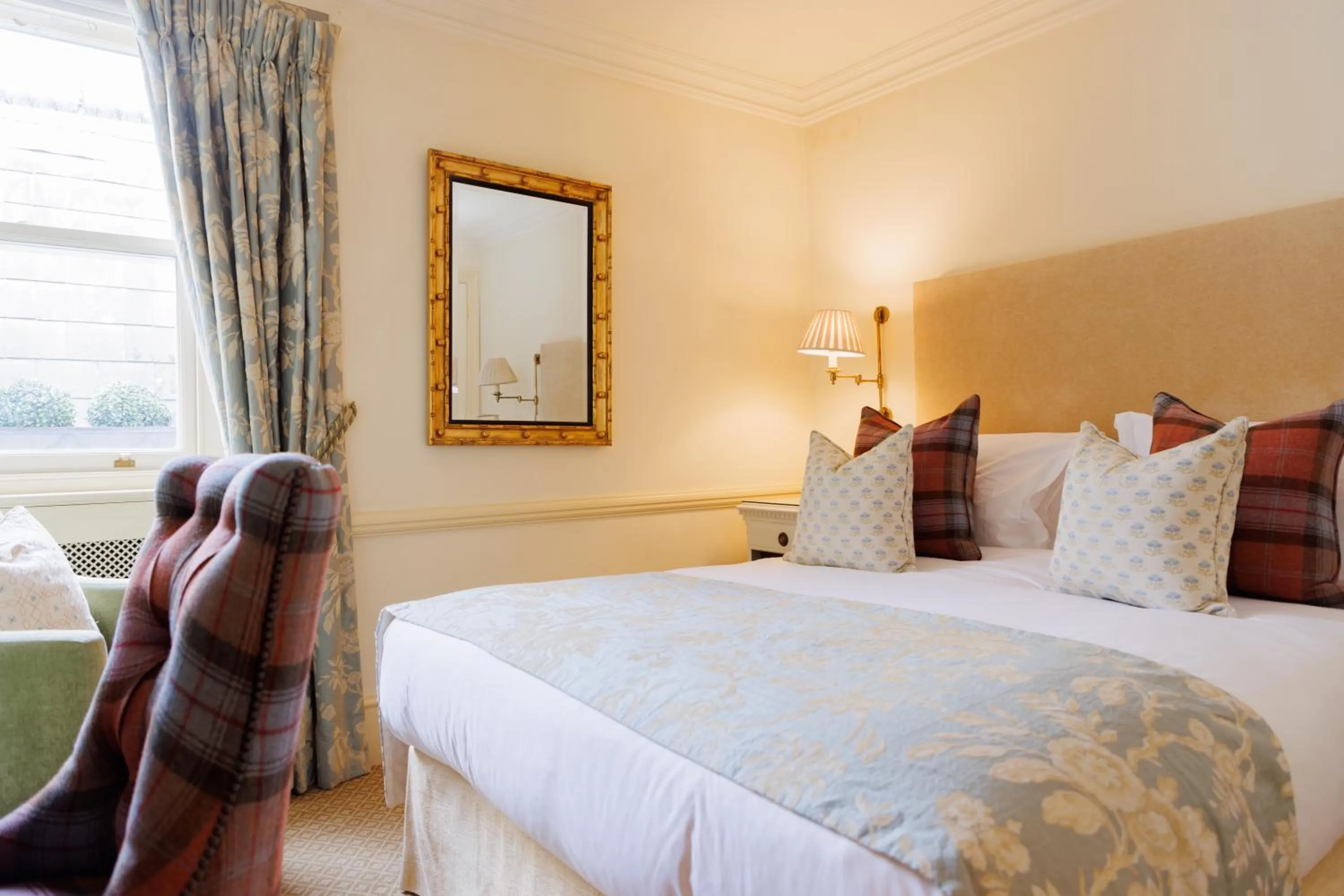 Bedroom, Bed in Durrants Hotel