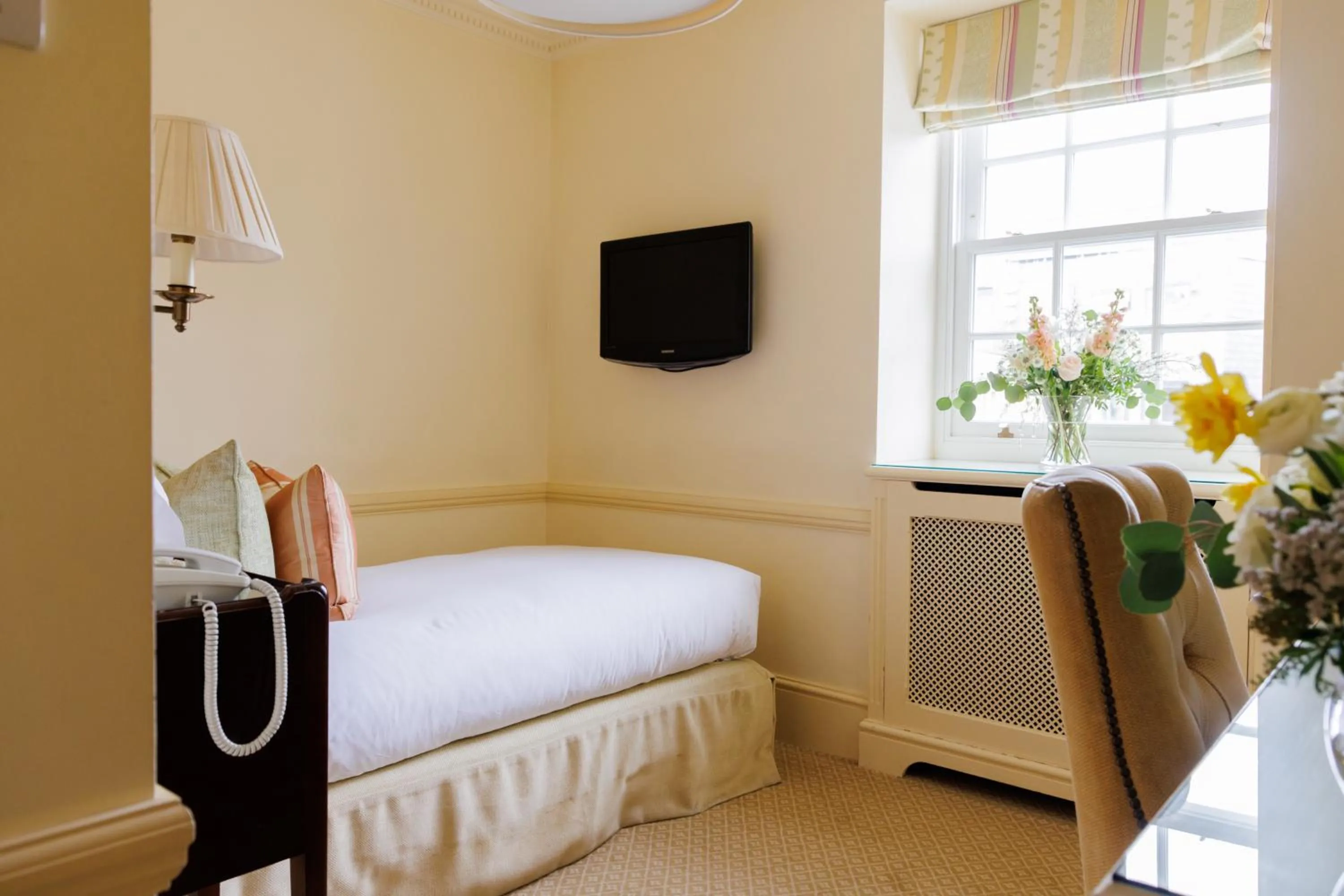 Bedroom, Bed in Durrants Hotel