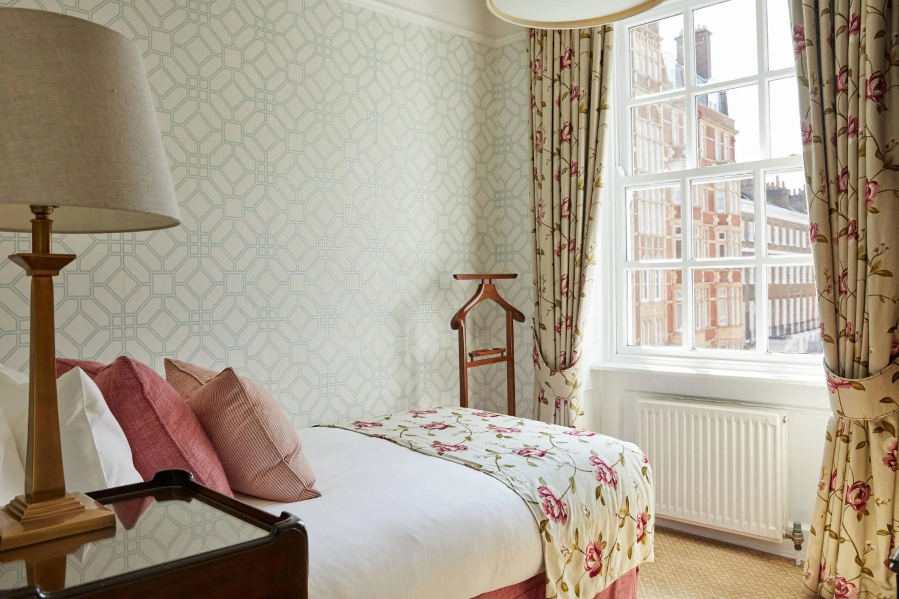 Bedroom, Bed in Durrants Hotel