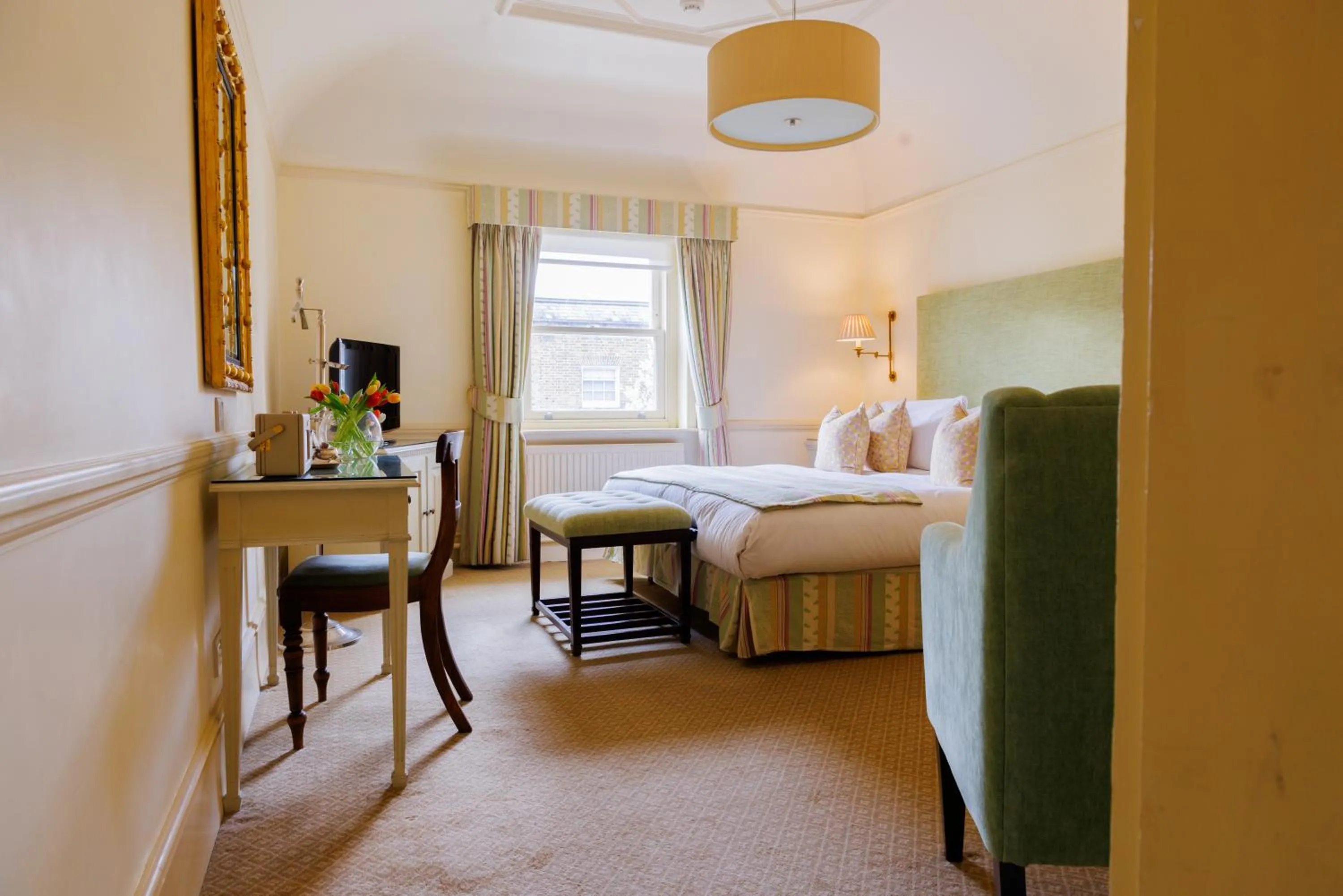 Bedroom, Bed in Durrants Hotel