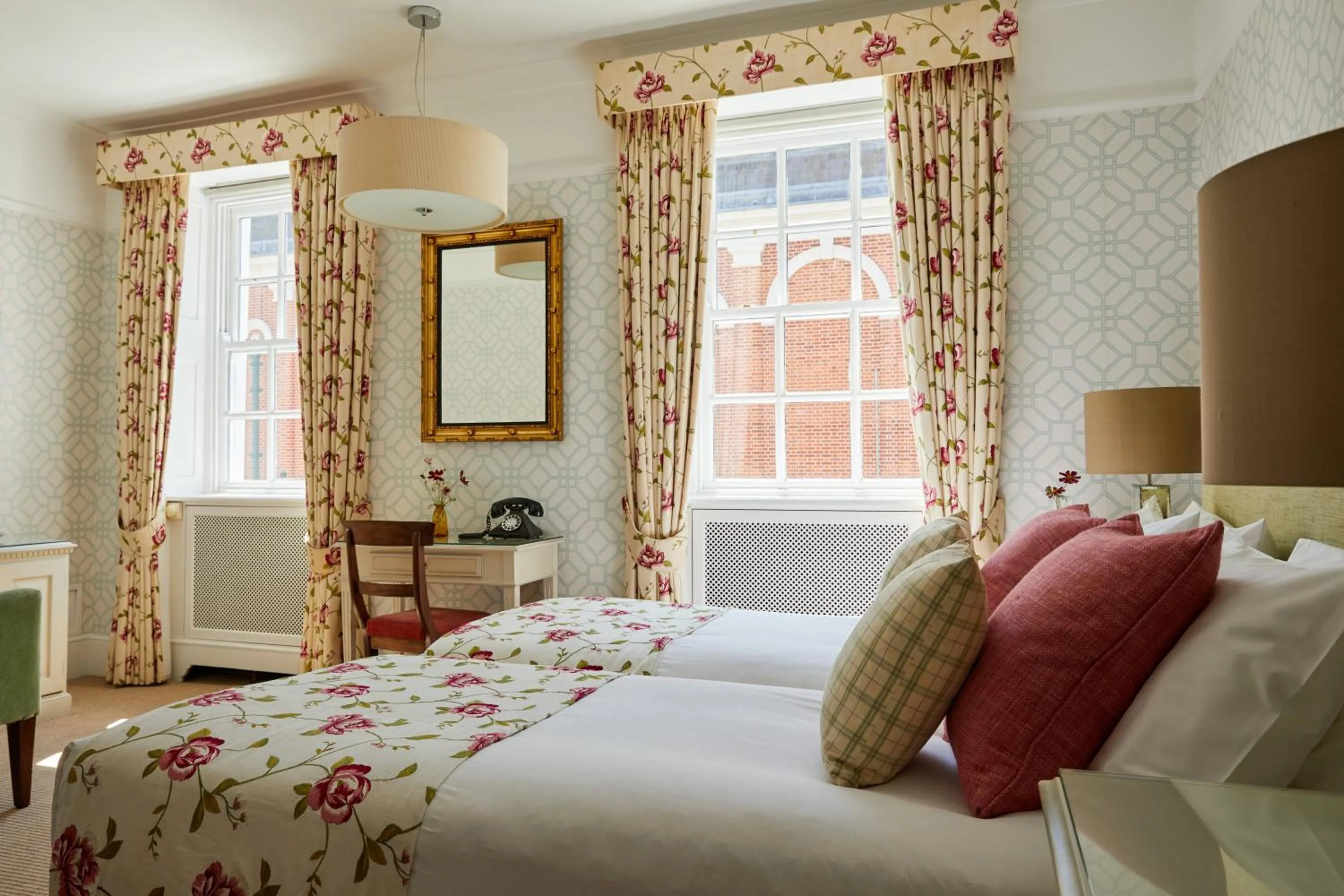 Bedroom, Bed in Durrants Hotel